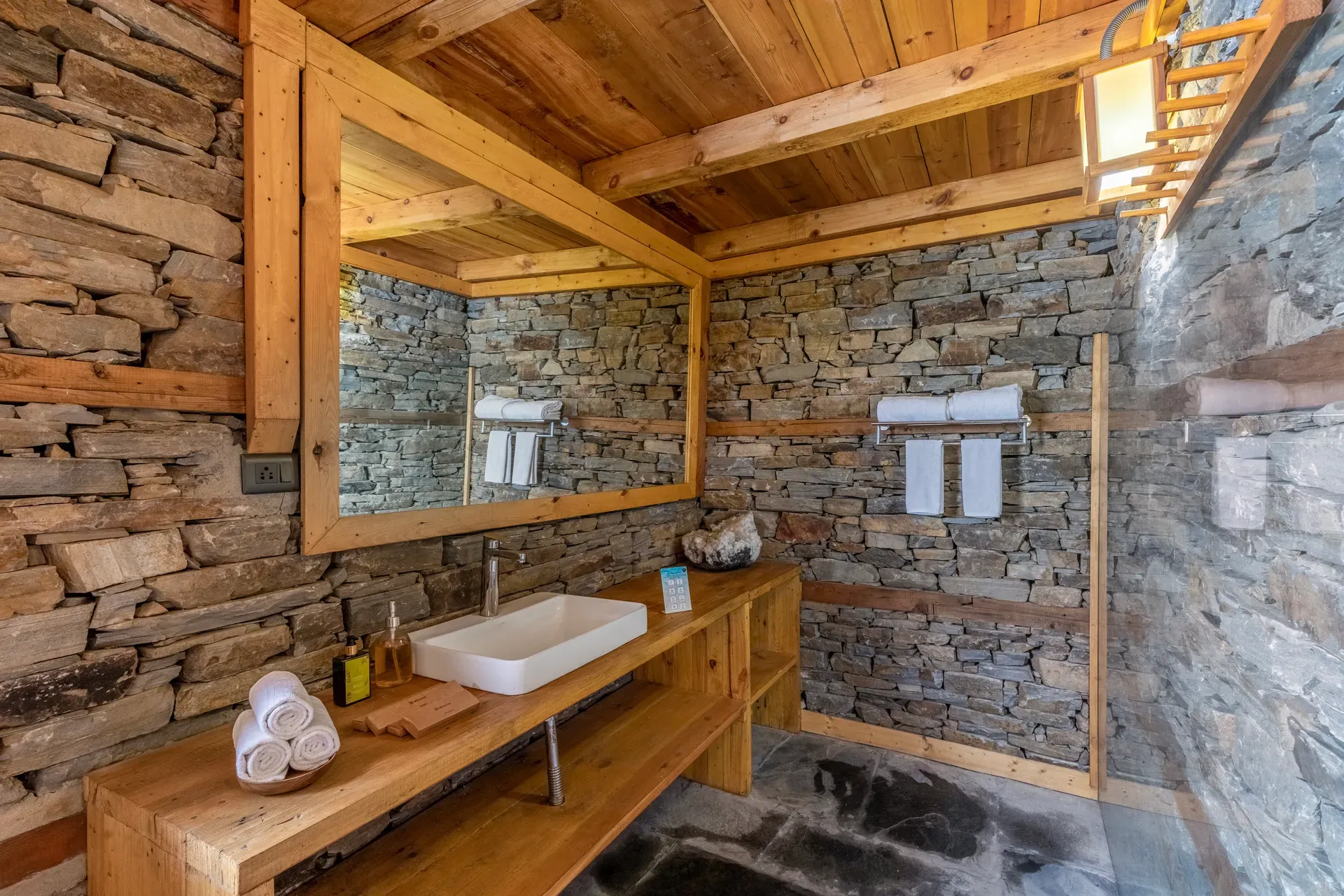 Silvana | Pet-friendly 3-Bedroom Retreat With Attic, Sauna & Garden Near Haku Temple — photo 26