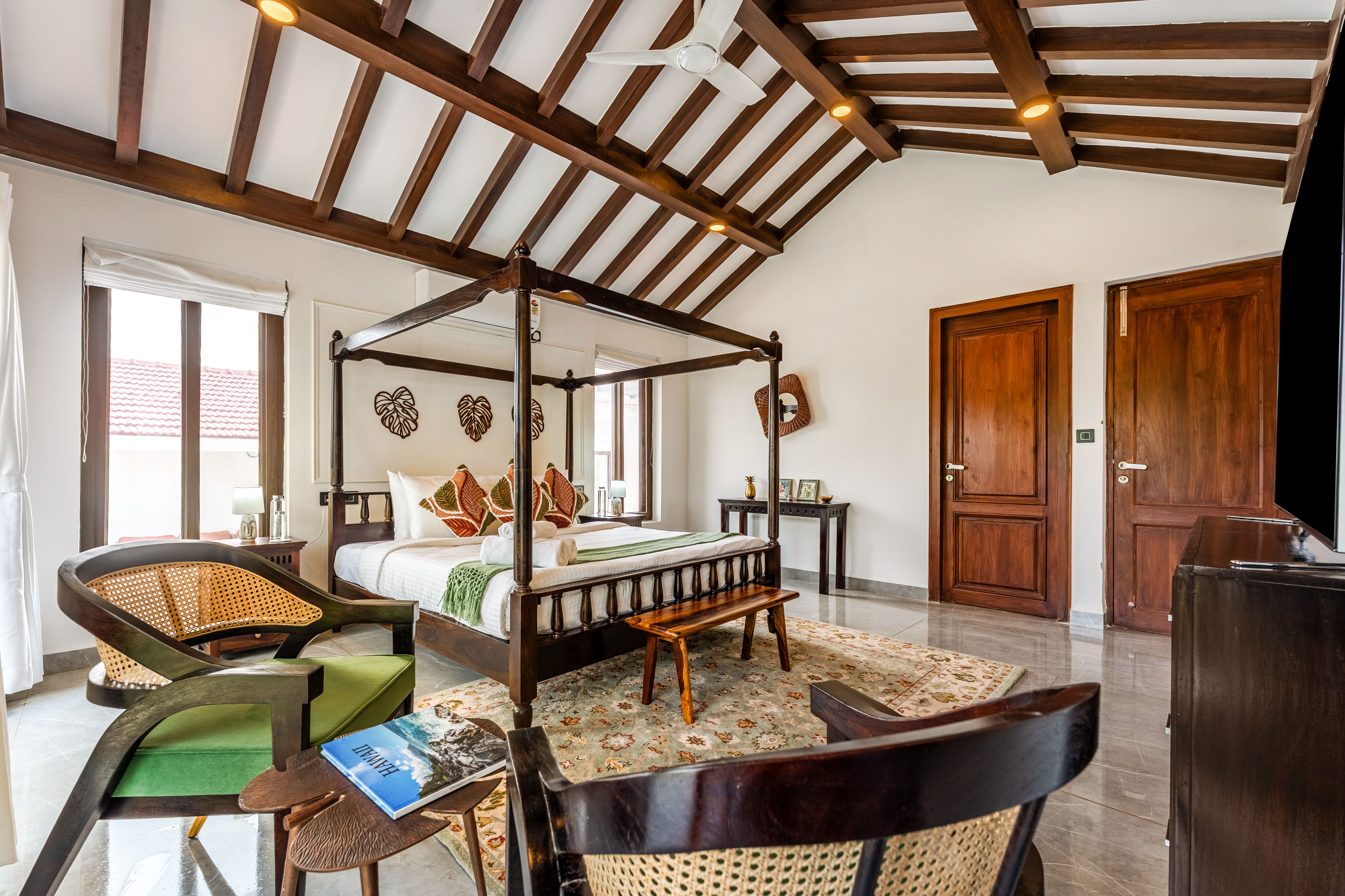Casa Del Mundo | Luxe Pet-friendly 4-BHK Villa With Pvt Pool, Bar, Lift & Scenic Hill Vistas — photo 11