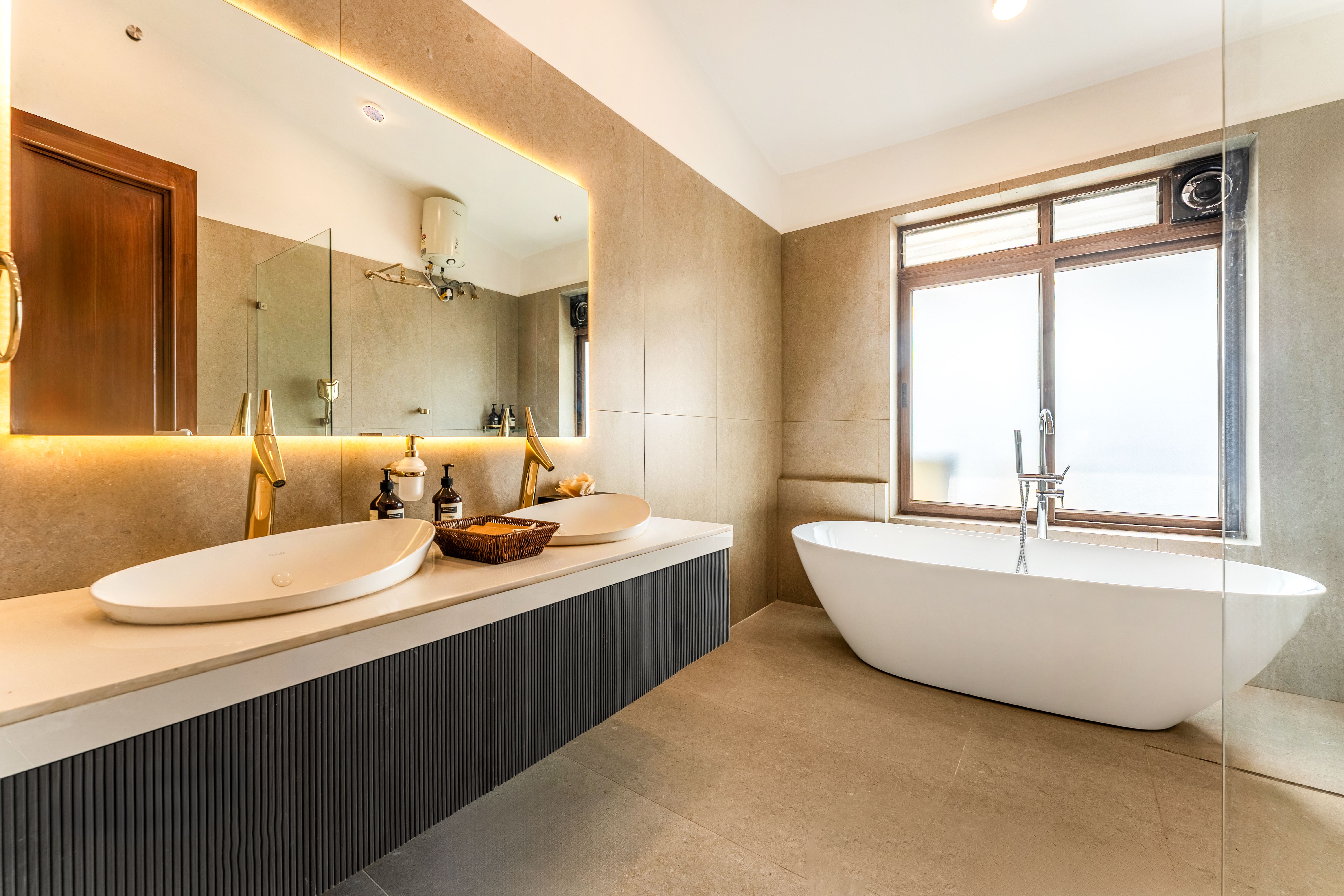 Casa Del Mundo | Luxe Pet-friendly 4-BHK Villa With Pvt Pool, Bar, Lift & Scenic Hill Vistas — photo 17