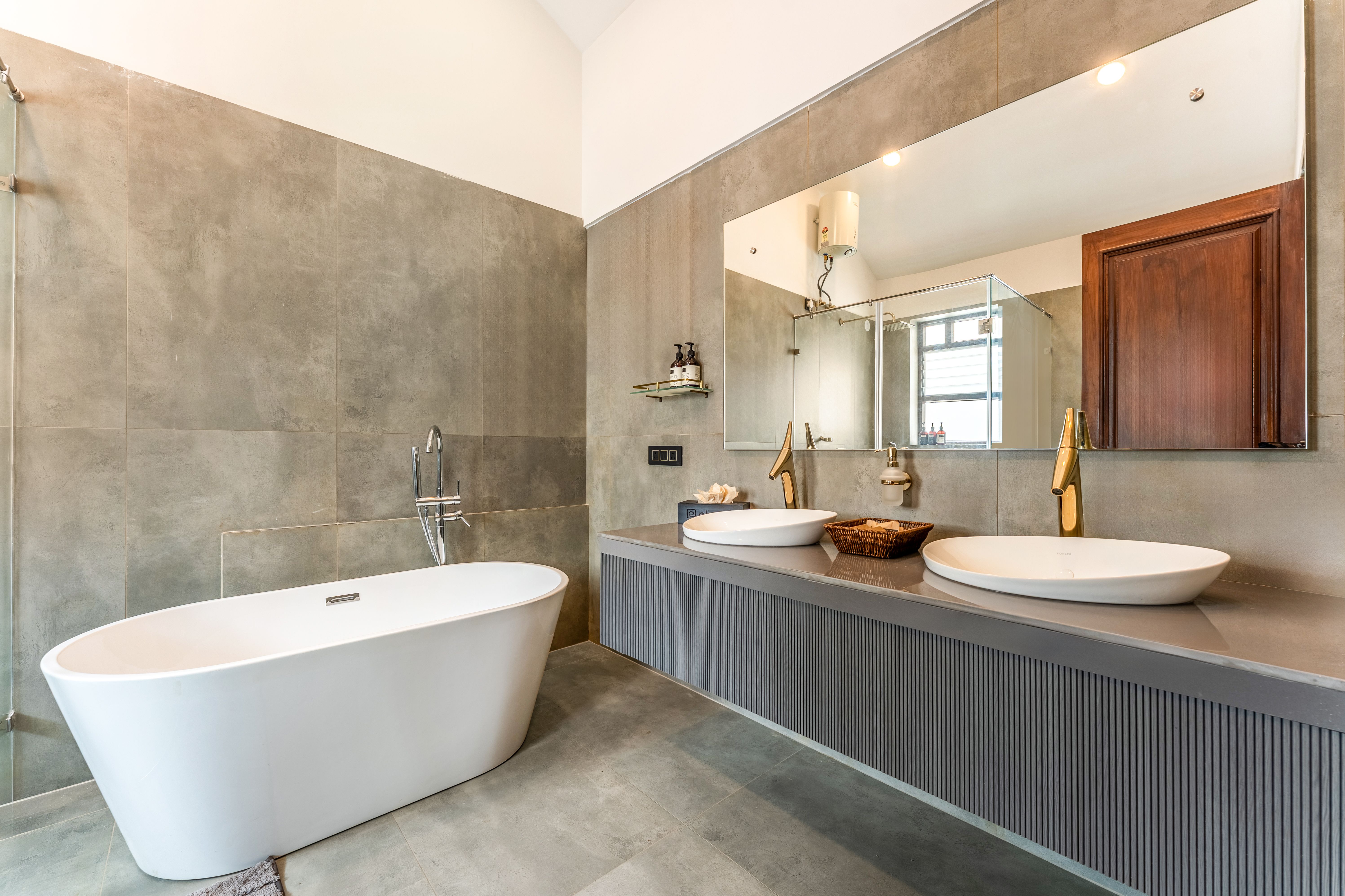 Casa Del Mundo | Luxe Pet-friendly 4-BHK Villa With Pvt Pool, Bar, Lift & Scenic Hill Vistas — photo 13