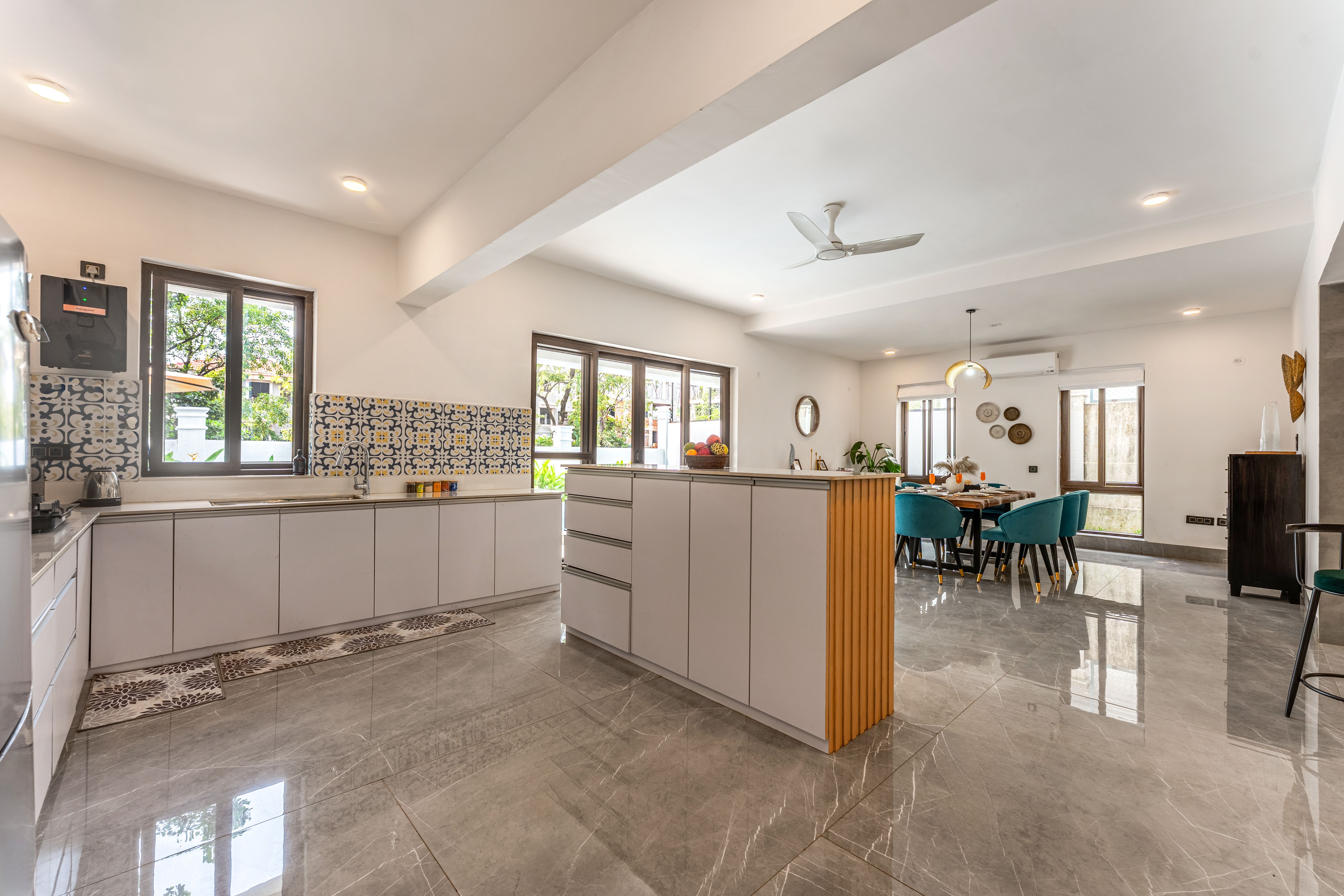 Casa Del Mundo | Luxe Pet-friendly 4-BHK Villa With Pvt Pool, Bar, Lift & Scenic Hill Vistas — photo 10