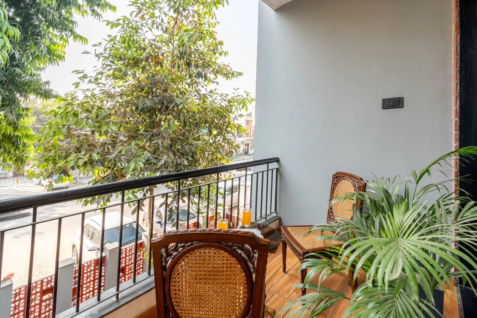 Ramalaya | 1-Room | Library | Balcony — photo 6