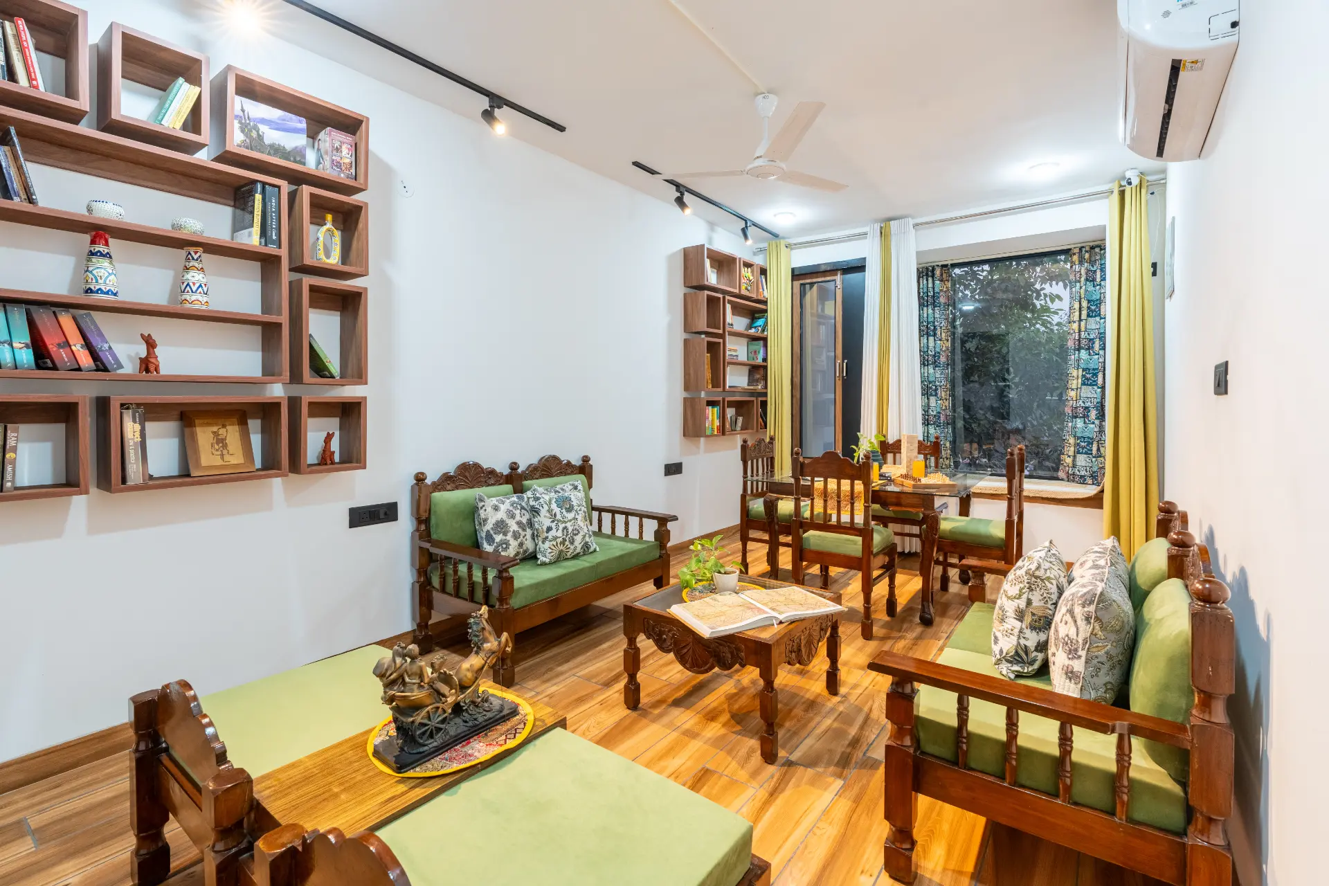 Ramalaya | 1-Room | Library | Balcony — photo 5