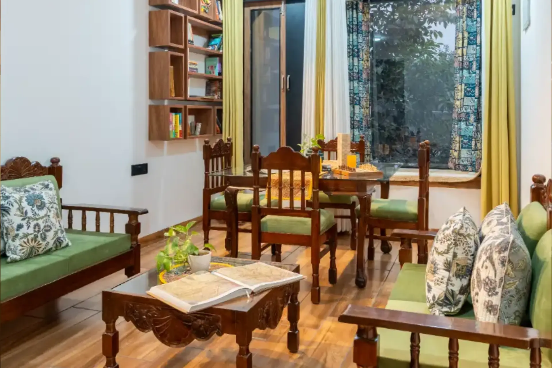 Ramalaya | 1-Room | Library | Balcony — photo 4