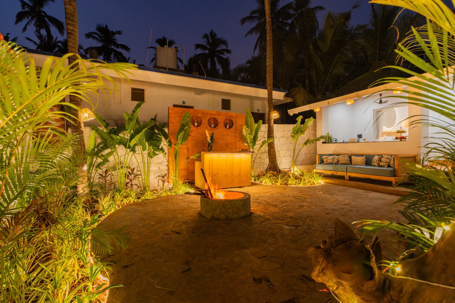 House of Neptune | 1-BHK Boutique Hut | Open Kitchen | Sit-out area | 10 Meters from Ashwem Beach — photo 4