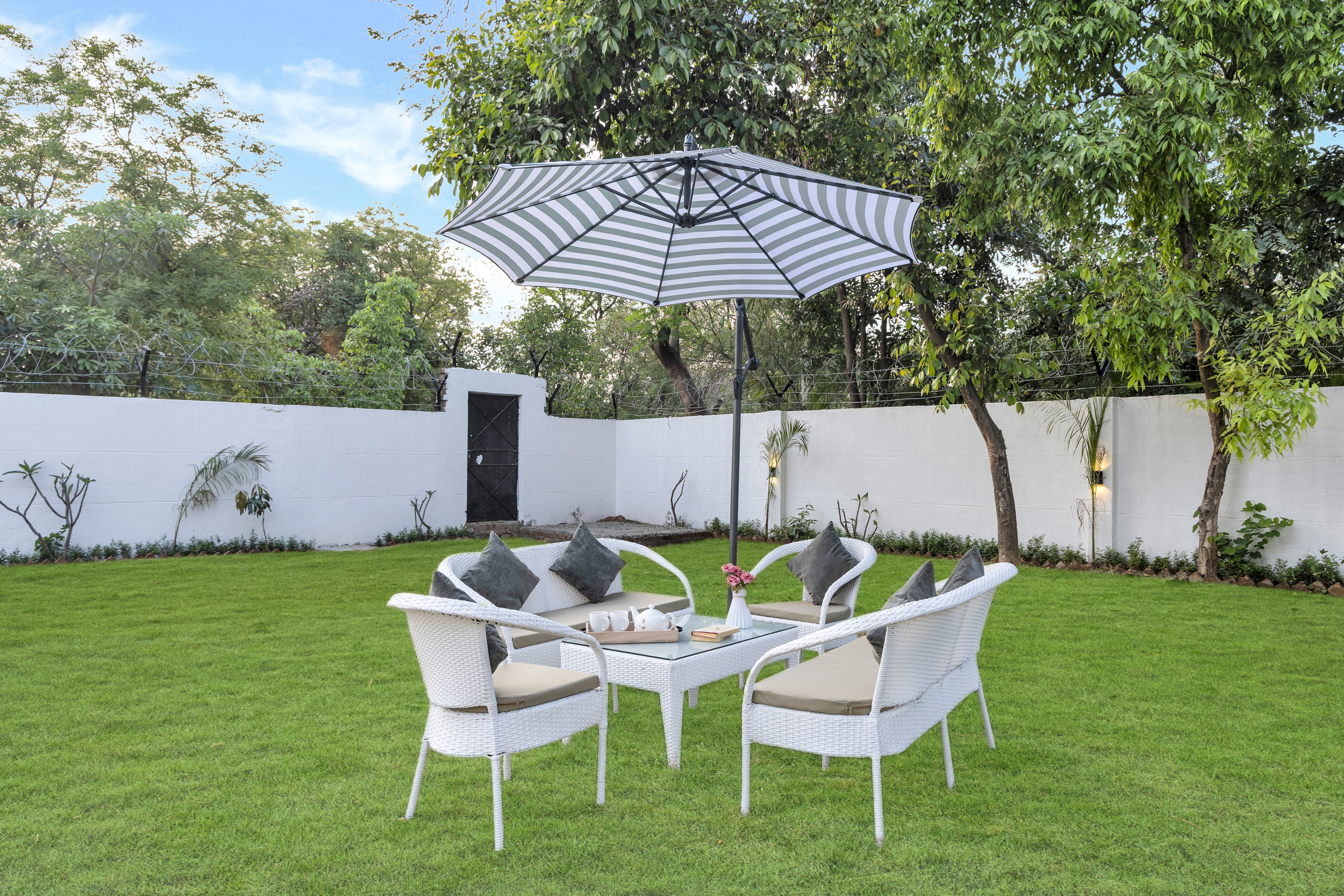 Ratikara Ullaas | 2-BHK with Private Pool, Lounge Space, Pool table & Lawn — photo 3
