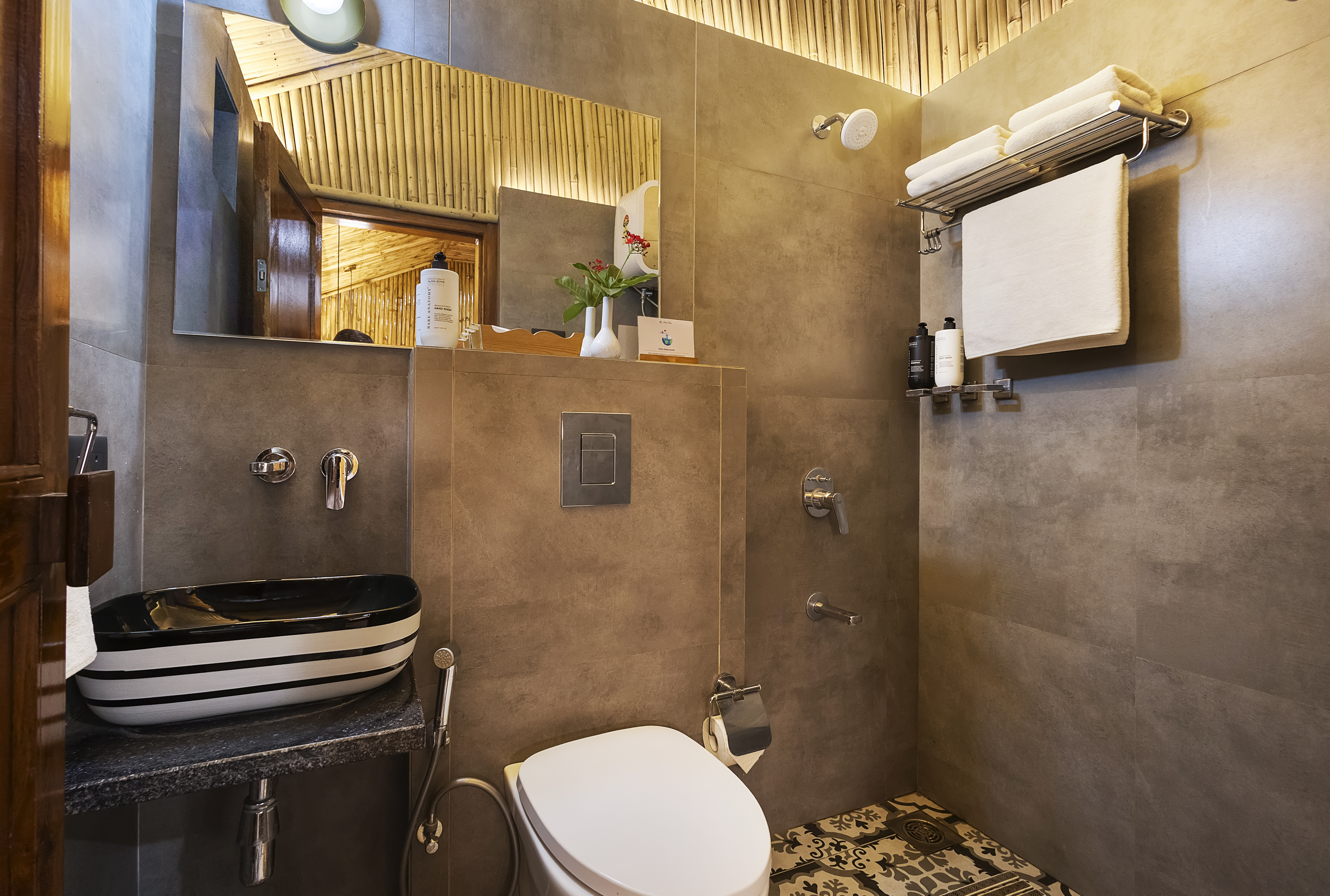 Timber Standard Suite | Pet-friendly Bamboo Cottage with Pvt Sit-Out Area & Shared Dining — photo 10