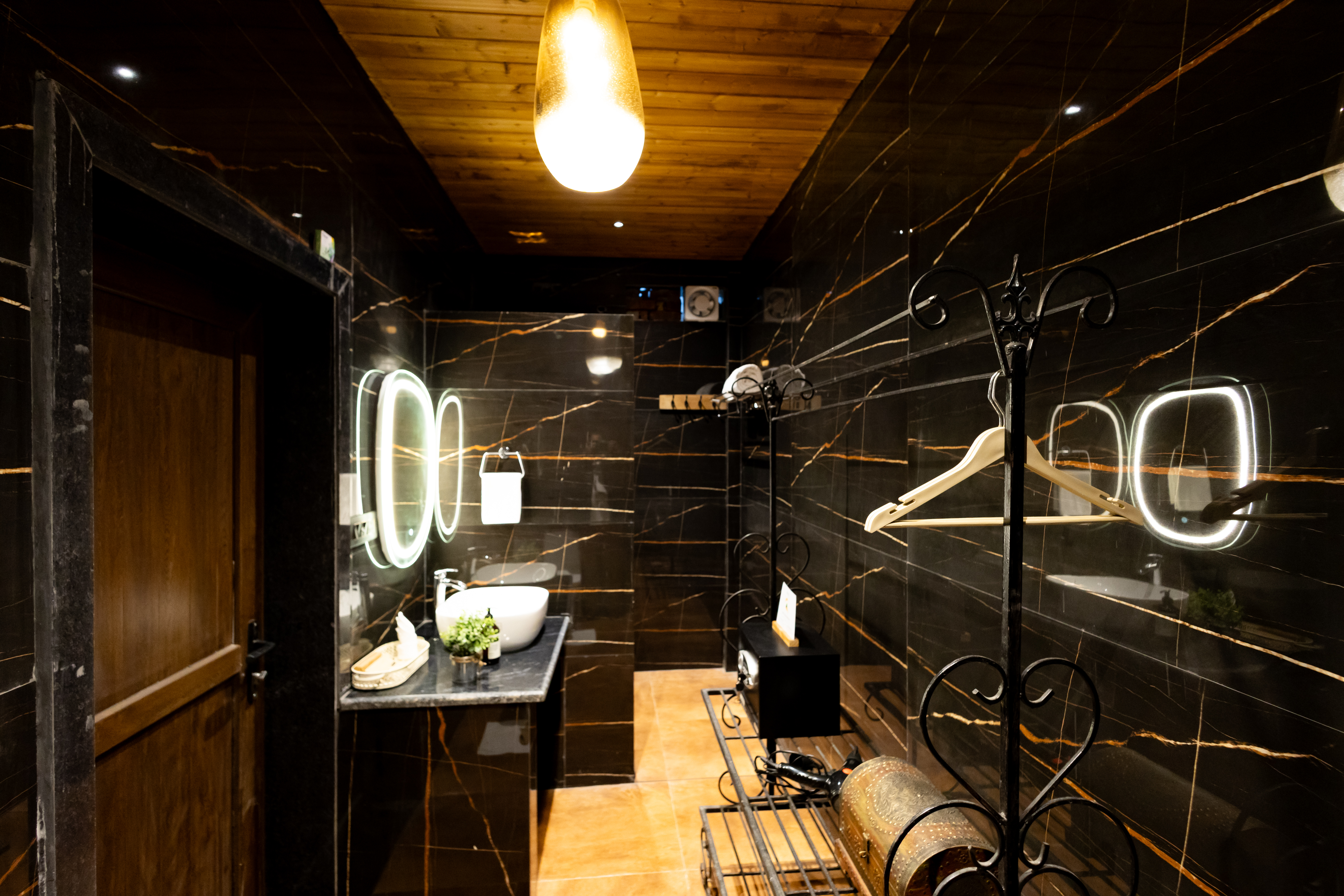 Zephyr Utopia | 1 Premium Room Featuring Shared Pool, Gym & Restaurant With Hill Views — photo 7