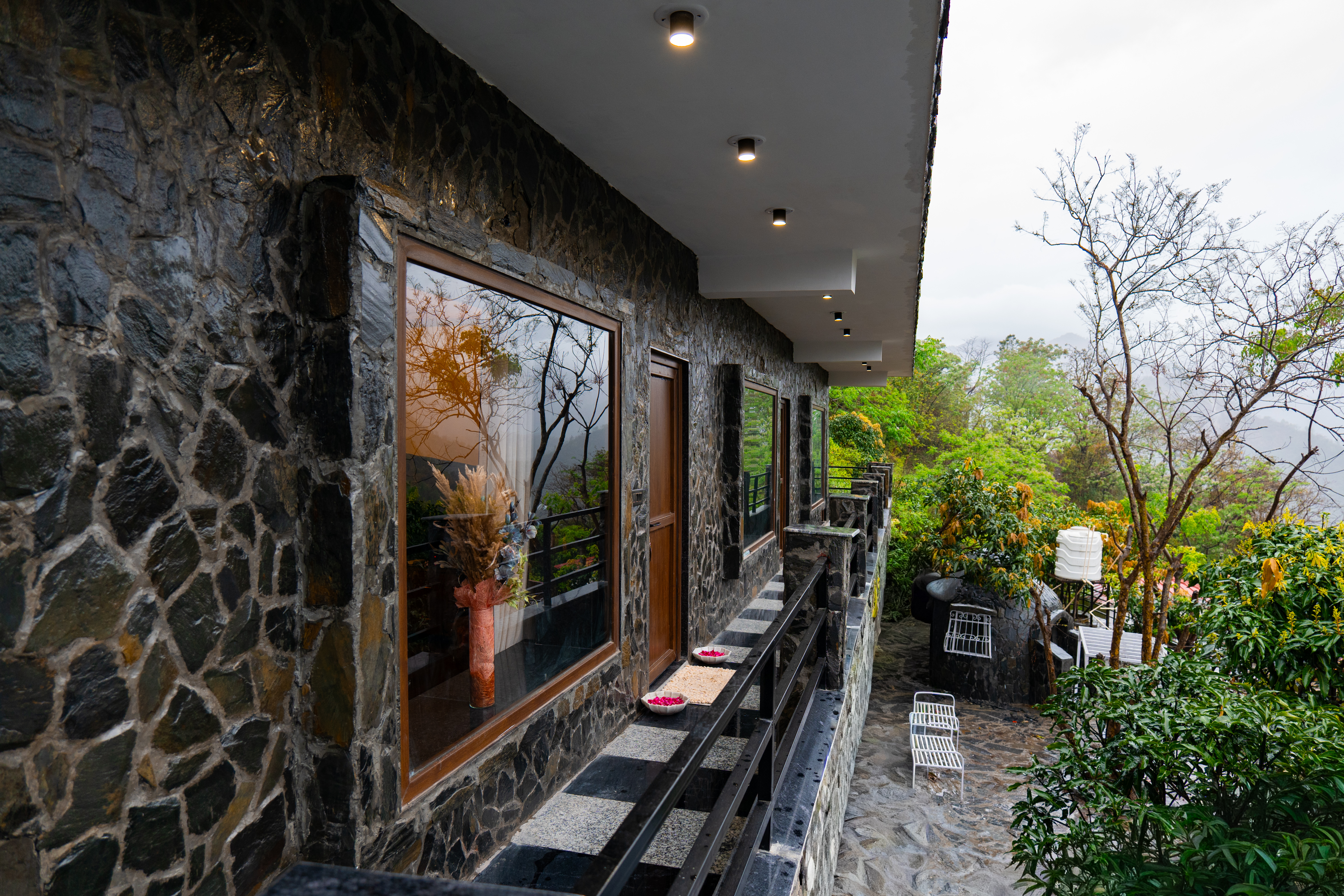 Zephyr Utopia | 1 Premium Room Featuring Shared Pool, Gym & Restaurant With Hill Views