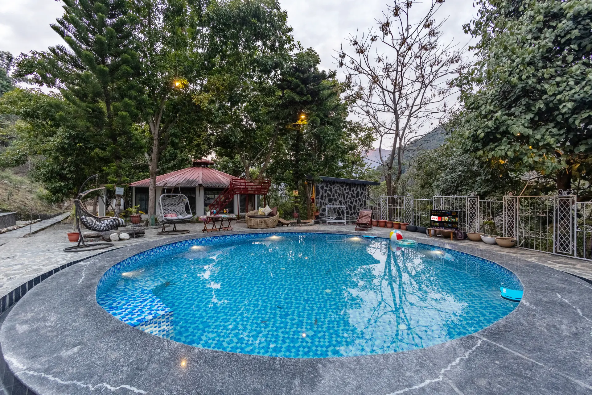 Zephyr Utopia | 1 Premium Room Featuring Shared Pool, Gym & Restaurant With Hill Views — photo 13