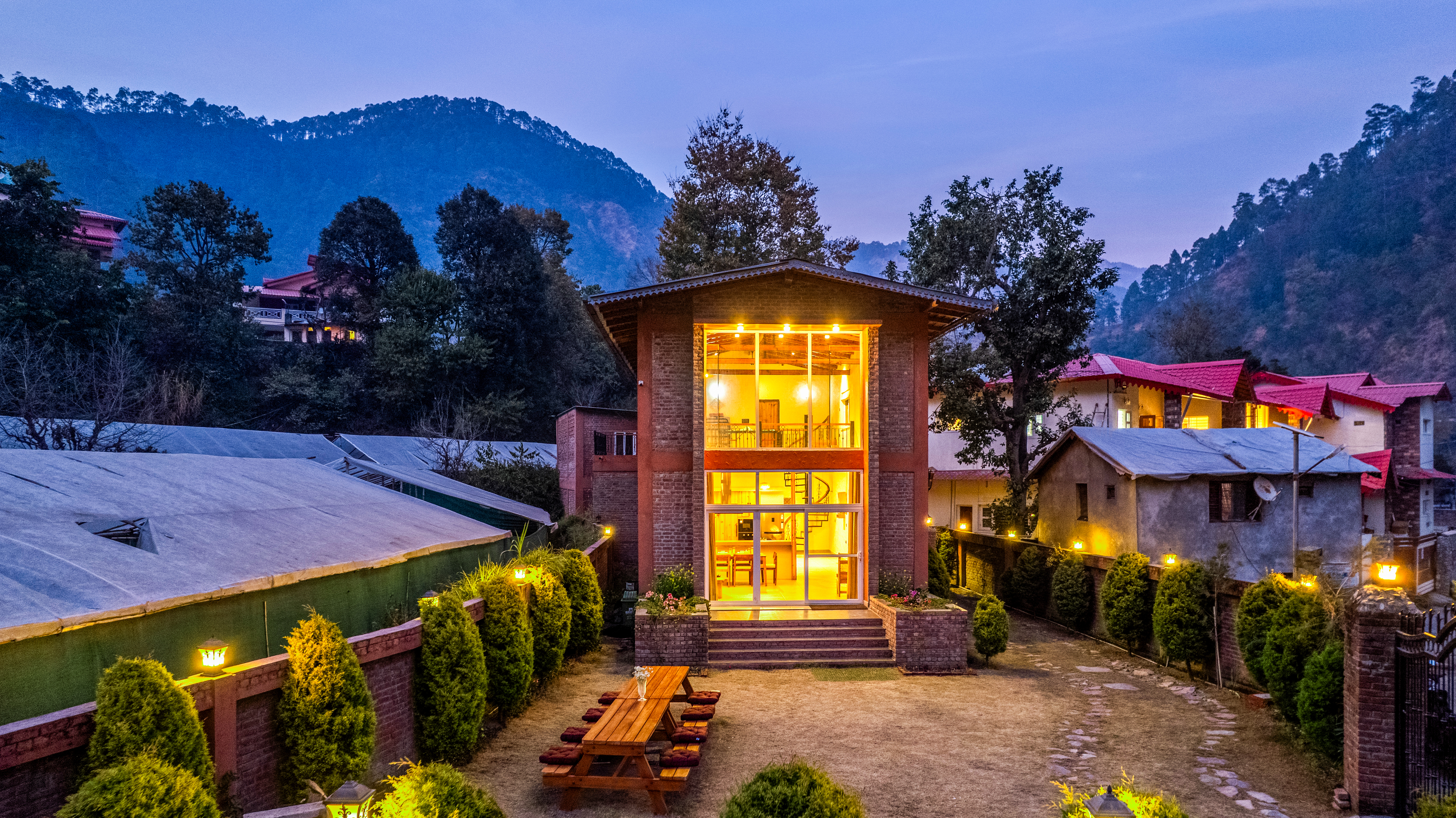 Casa Gaula | 4-BHK Cottage with Lawn and Outdoor Sit-Out | 20 mins away from Bhimtal Lake | Pet-friendly