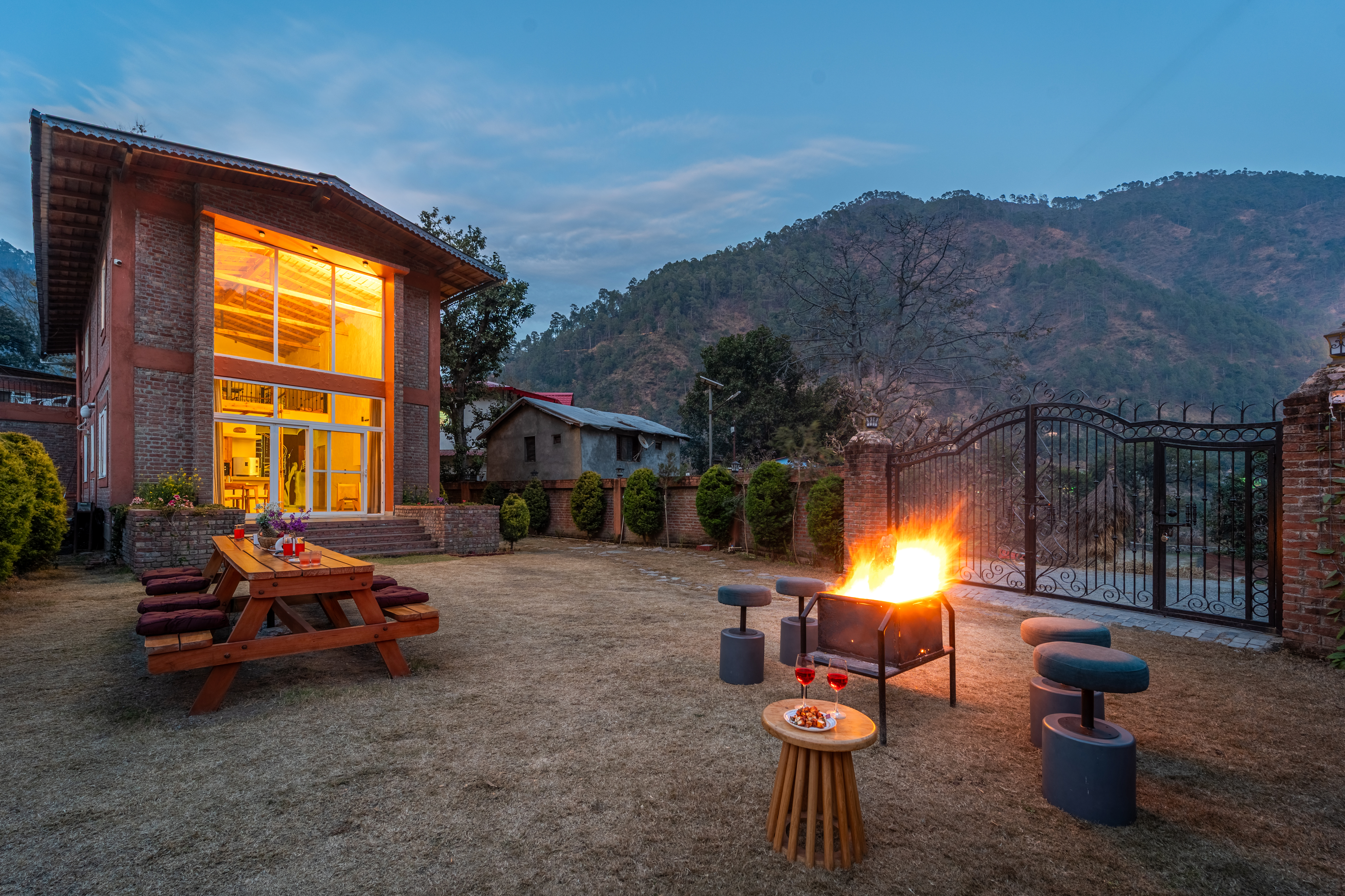 Casa Gaula | 4-BHK Cottage with Lawn and Outdoor Sit-Out | 20 mins away from Bhimtal Lake | Pet-friendly — photo 7