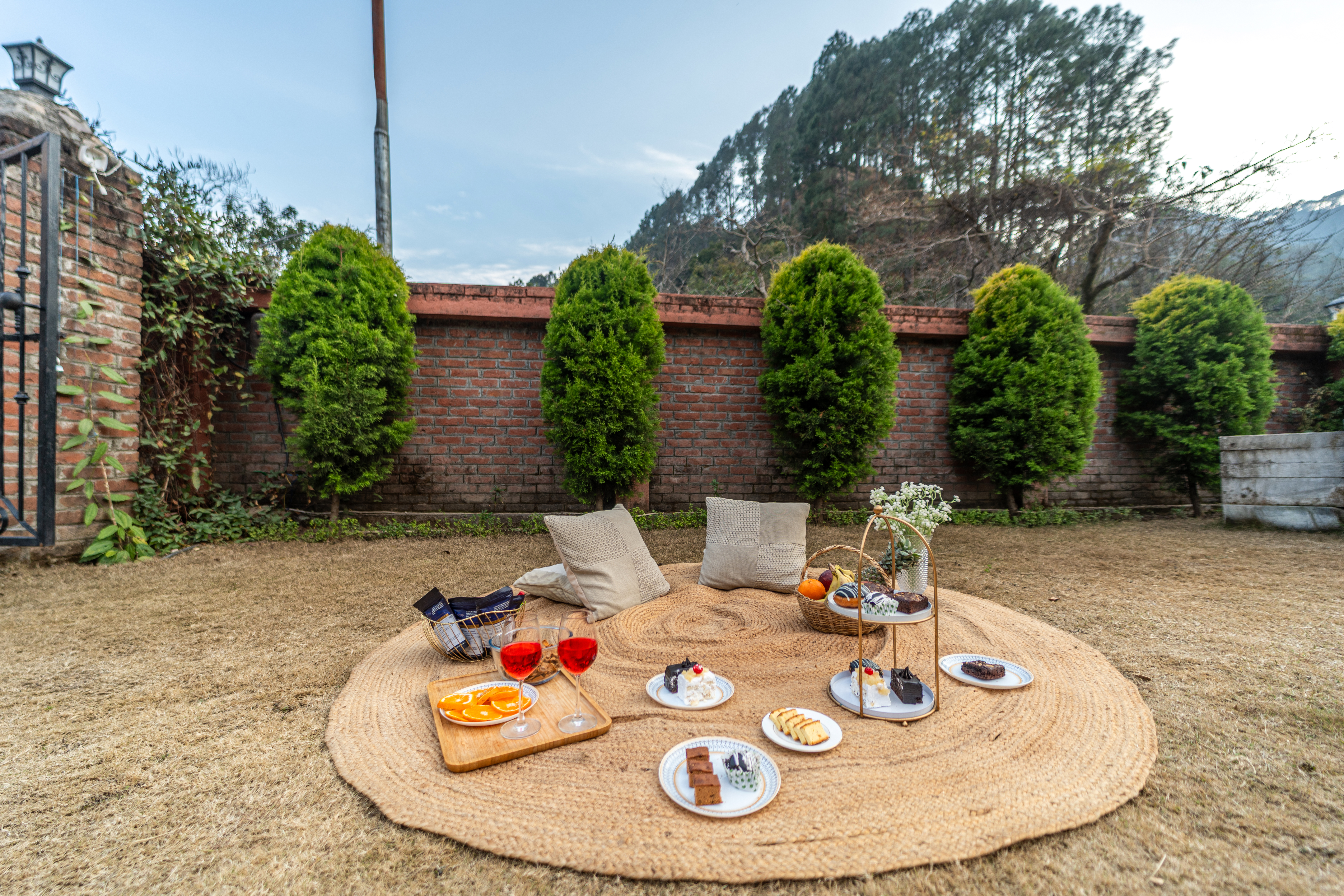 Casa Gaula | 4-BHK Cottage with Lawn and Outdoor Sit-Out | 20 mins away from Bhimtal Lake | Pet-friendly — photo 9