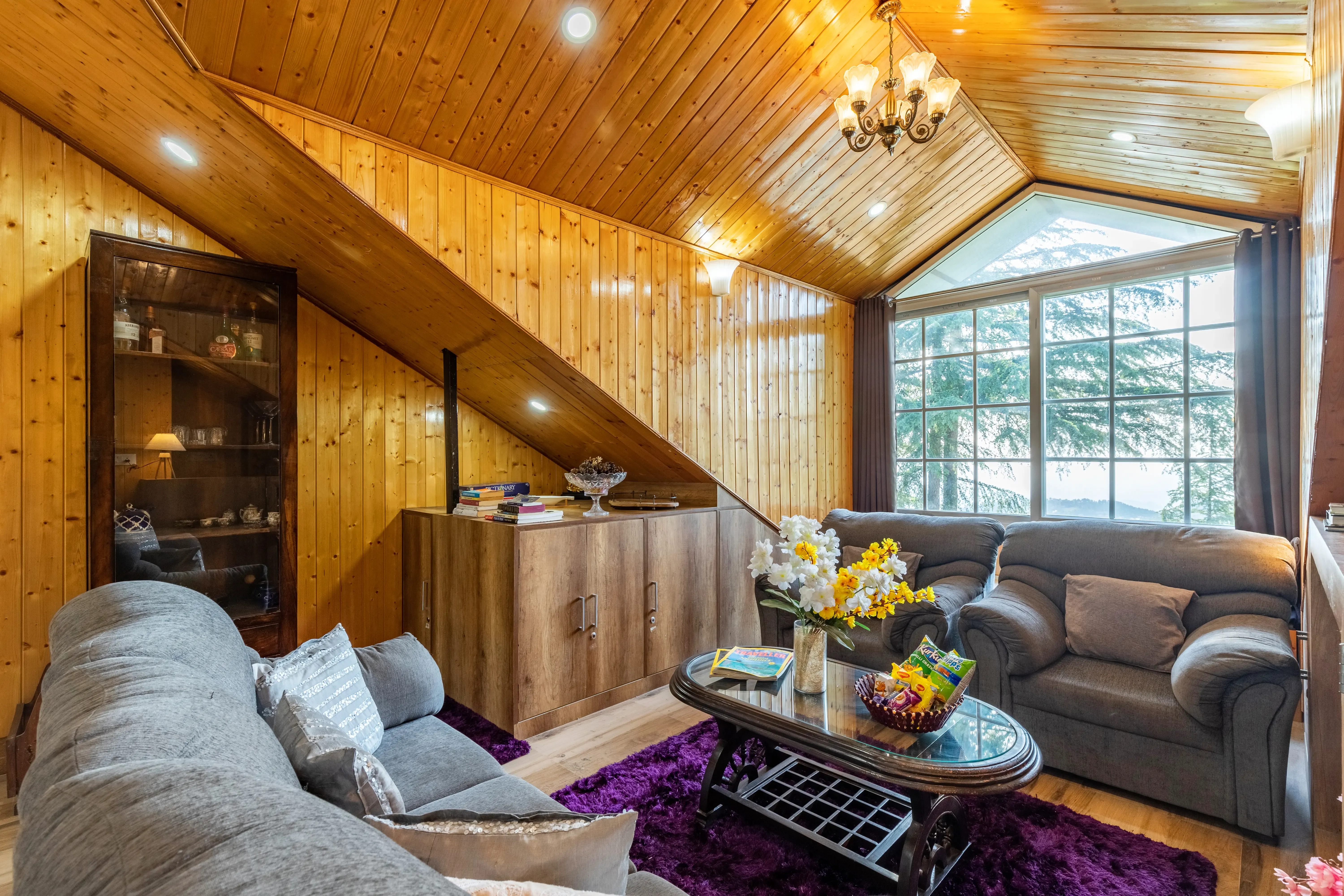 Hill Top Farmstead | Heritage 3-BHK English-Style Villa With Balcony, Gazebo & Stunning Hill Views — photo 3
