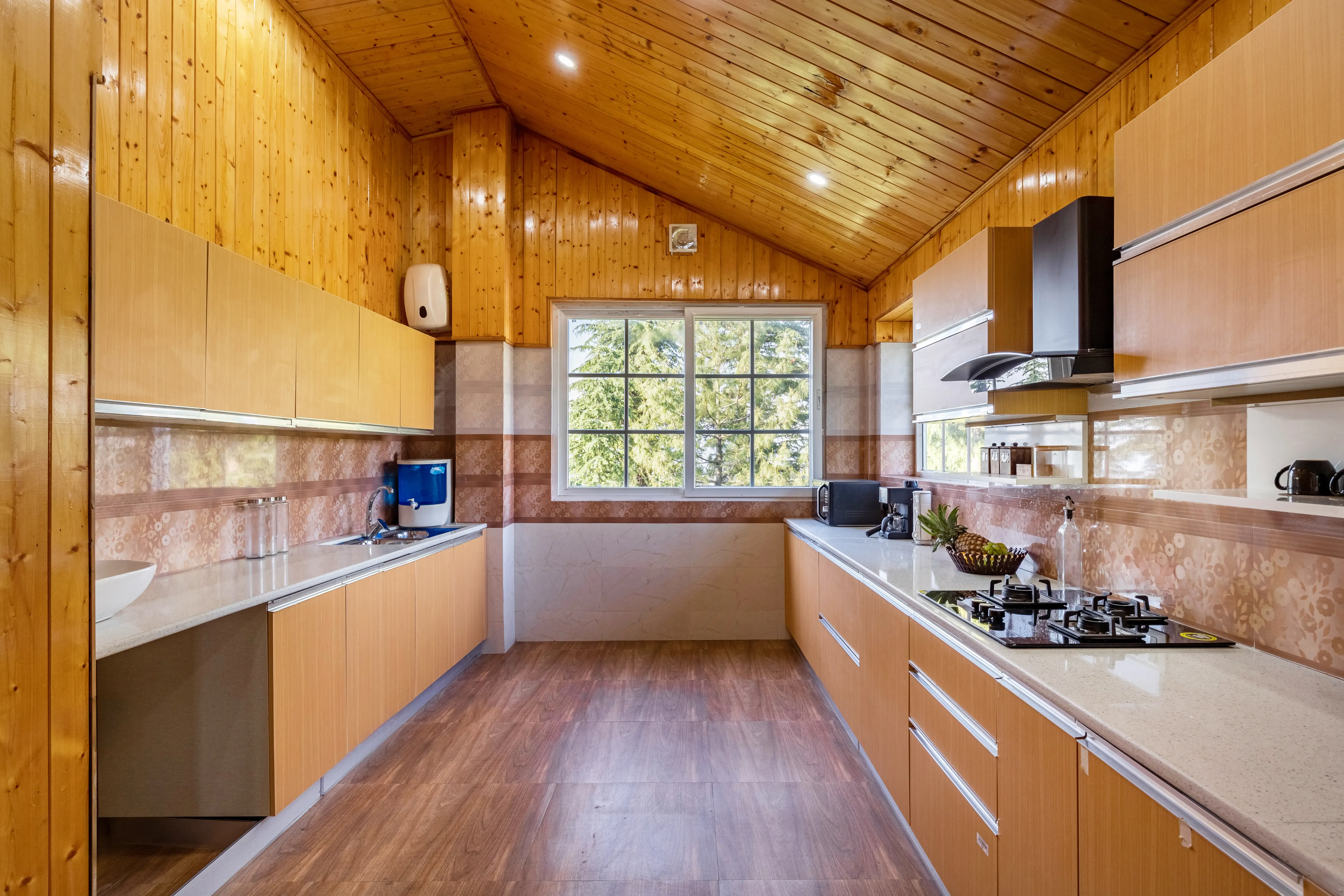 Hill Top Farmstead | Heritage 3-BHK English-Style Villa With Balcony, Gazebo & Stunning Hill Views — photo 19