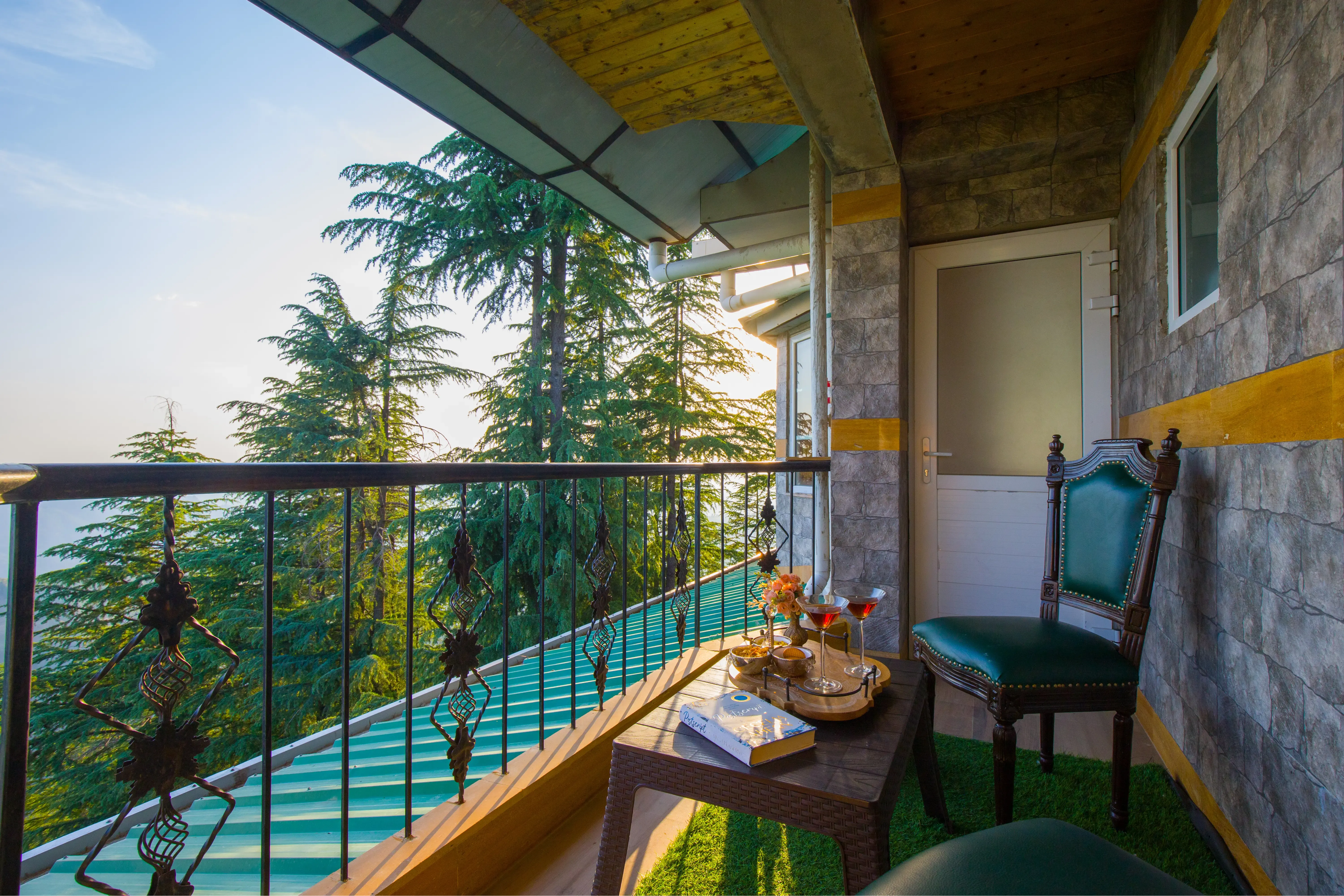 Hill Top Farmstead | Heritage 3-BHK English-Style Villa With Balcony, Gazebo & Stunning Hill Views — photo 8