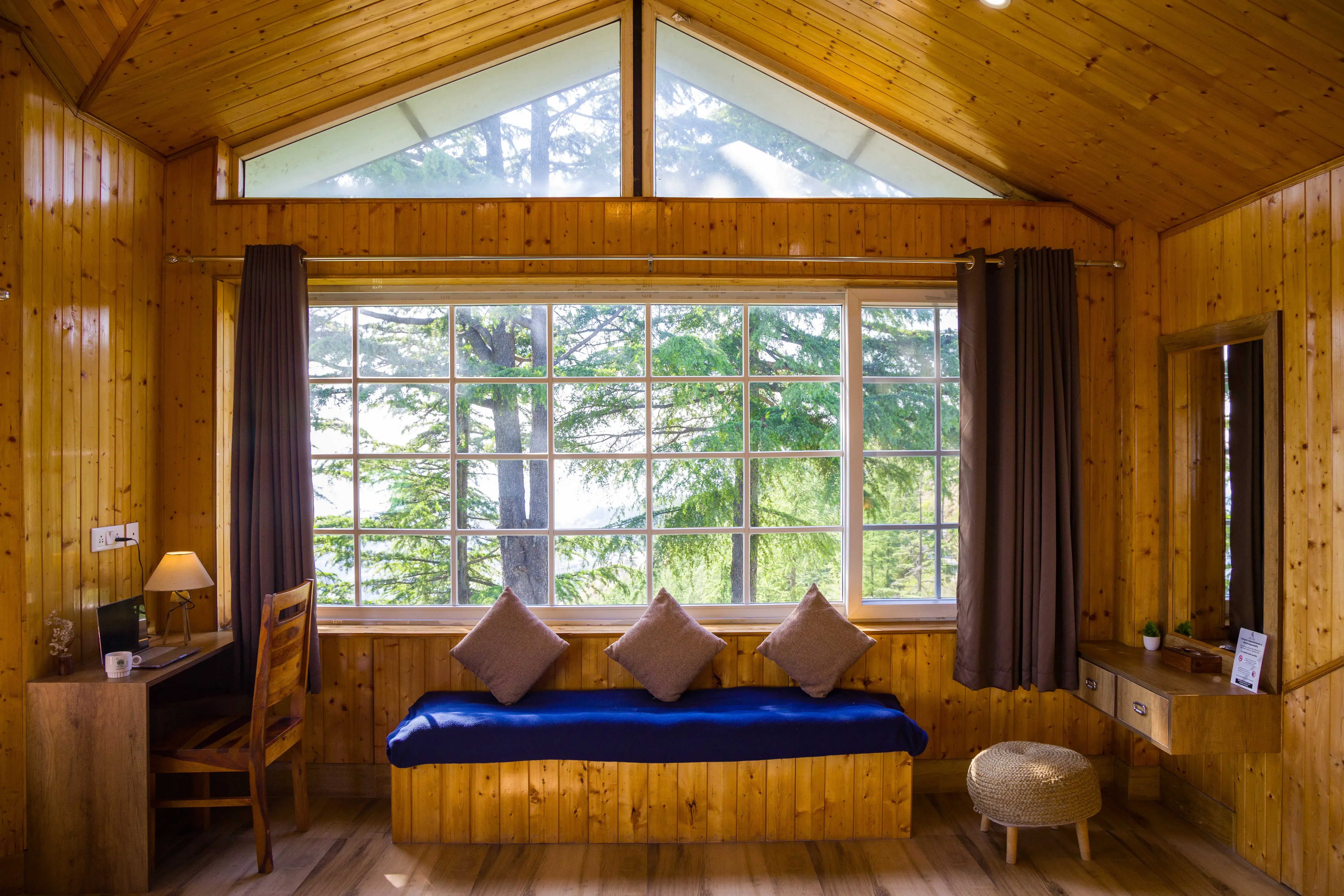 Hill Top Farmstead | Heritage 3-BHK English-Style Villa With Balcony, Gazebo & Stunning Hill Views — photo 25