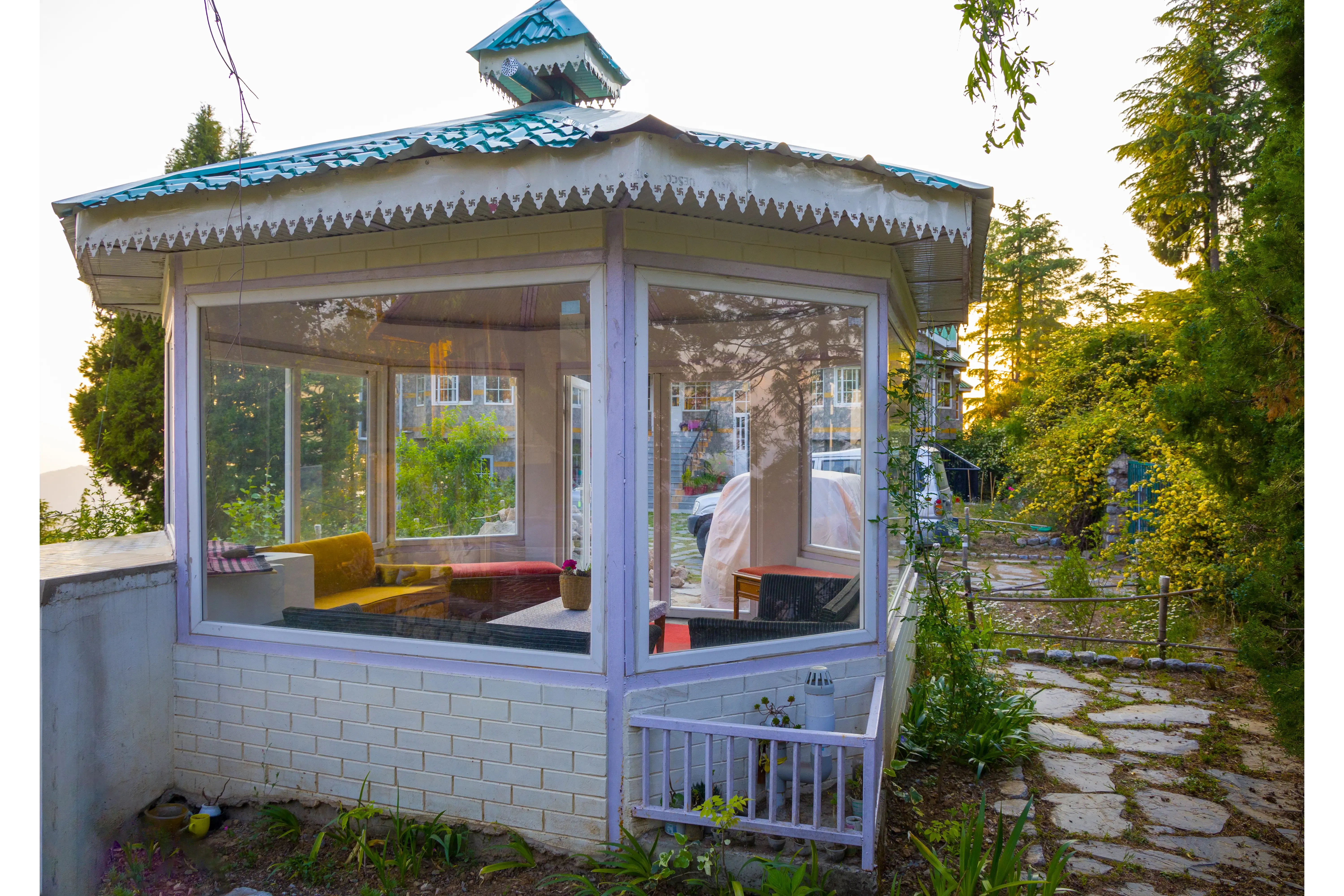 Hill Top Farmstead | Heritage 3-BHK English-Style Villa With Balcony, Gazebo & Stunning Hill Views — photo 5