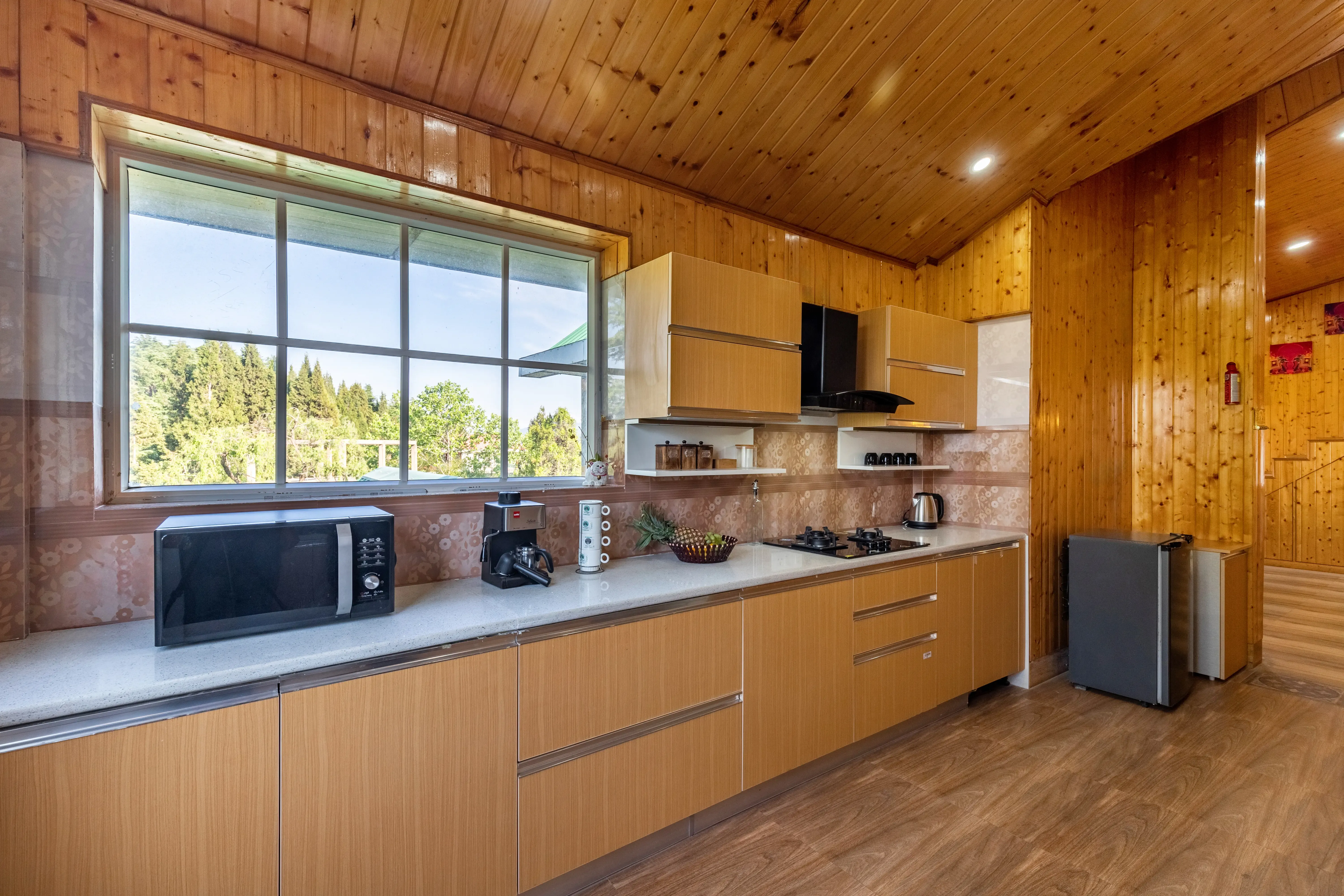 Hill Top Farmstead | Heritage 3-BHK English-Style Villa With Balcony, Gazebo & Stunning Hill Views — photo 20