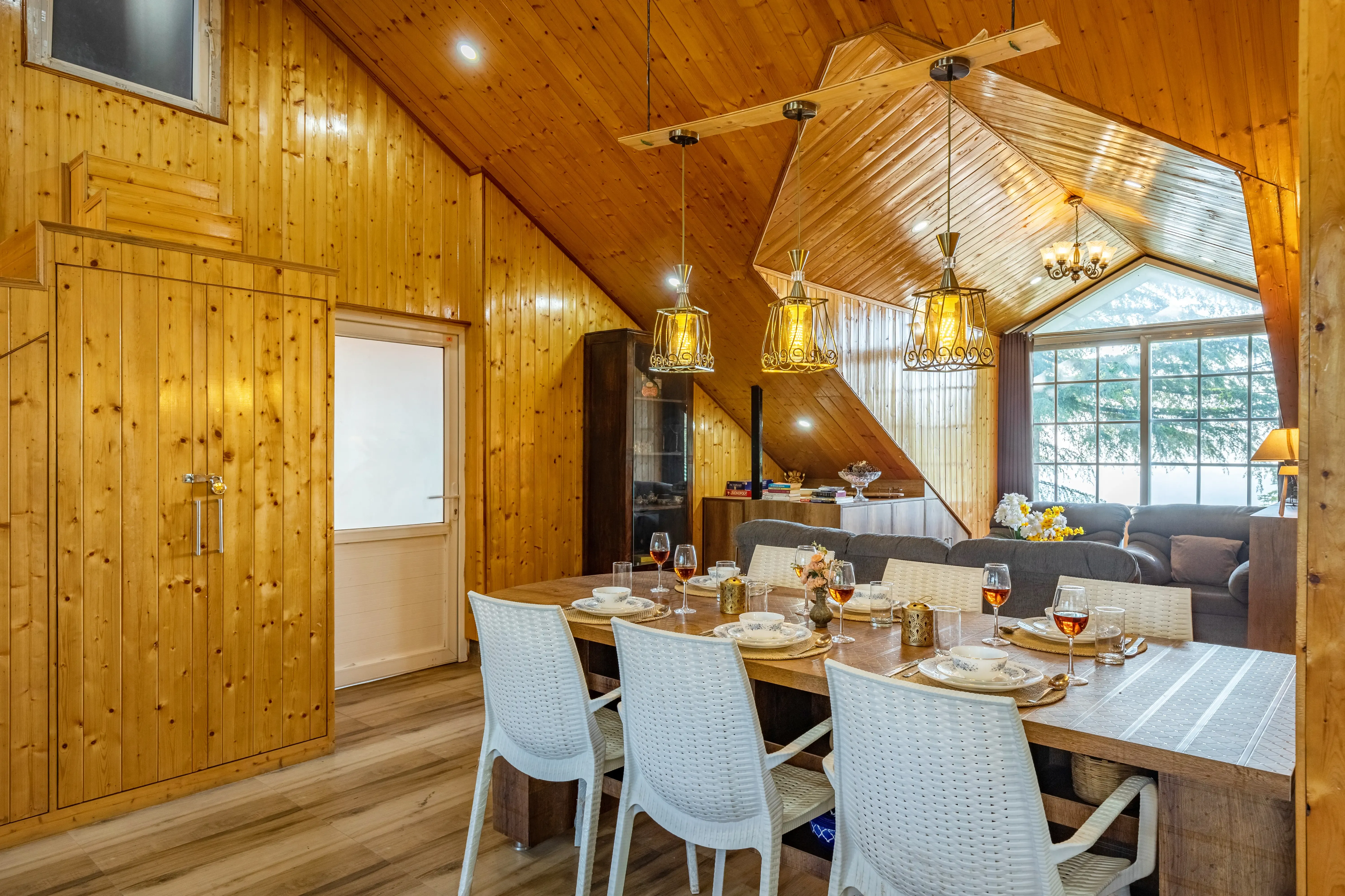 Hill Top Farmstead | Heritage 3-BHK English-Style Villa With Balcony, Gazebo & Stunning Hill Views — photo 16