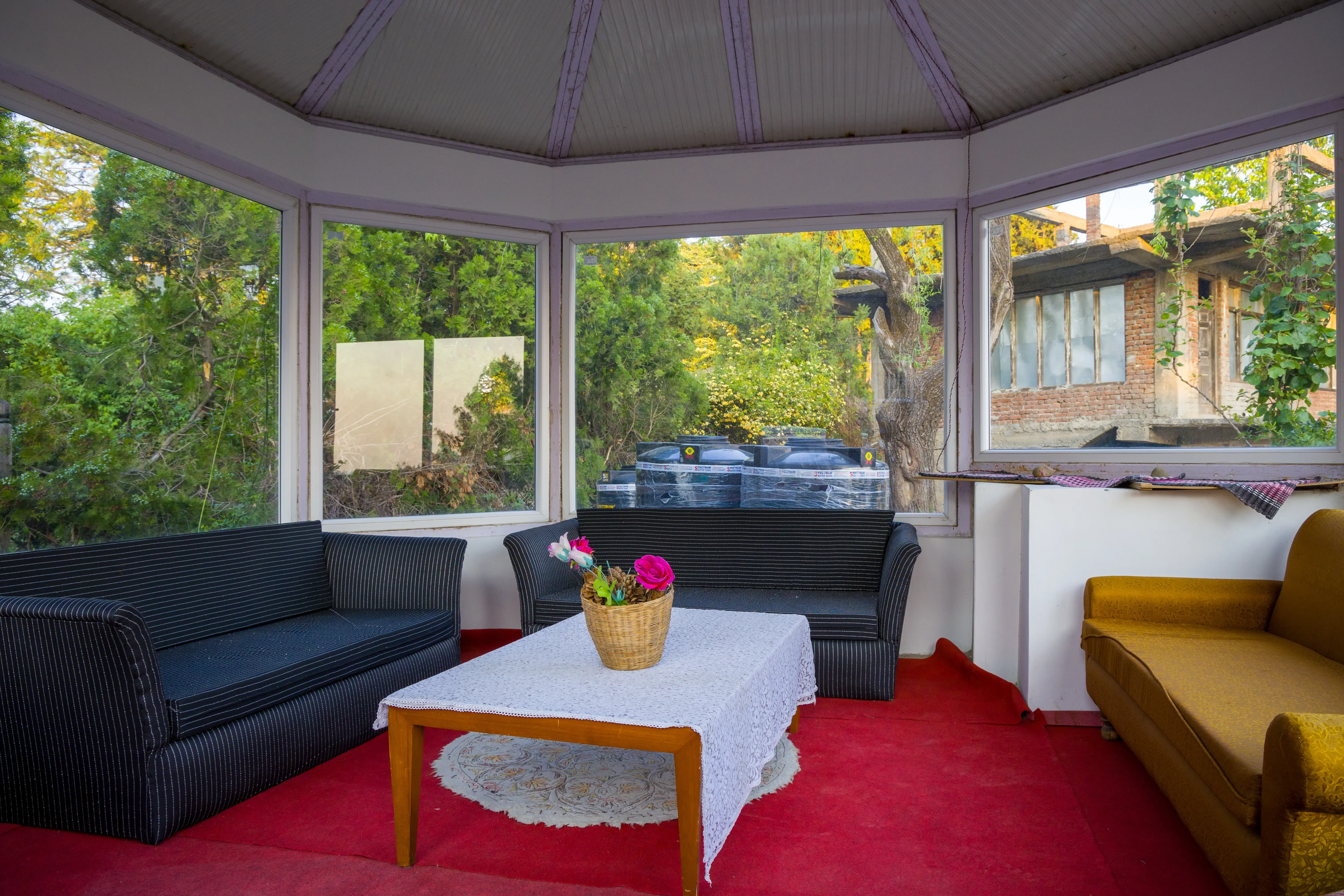 Hill Top Farmstead | Heritage 3-BHK English-Style Villa With Balcony, Gazebo & Stunning Hill Views — photo 6