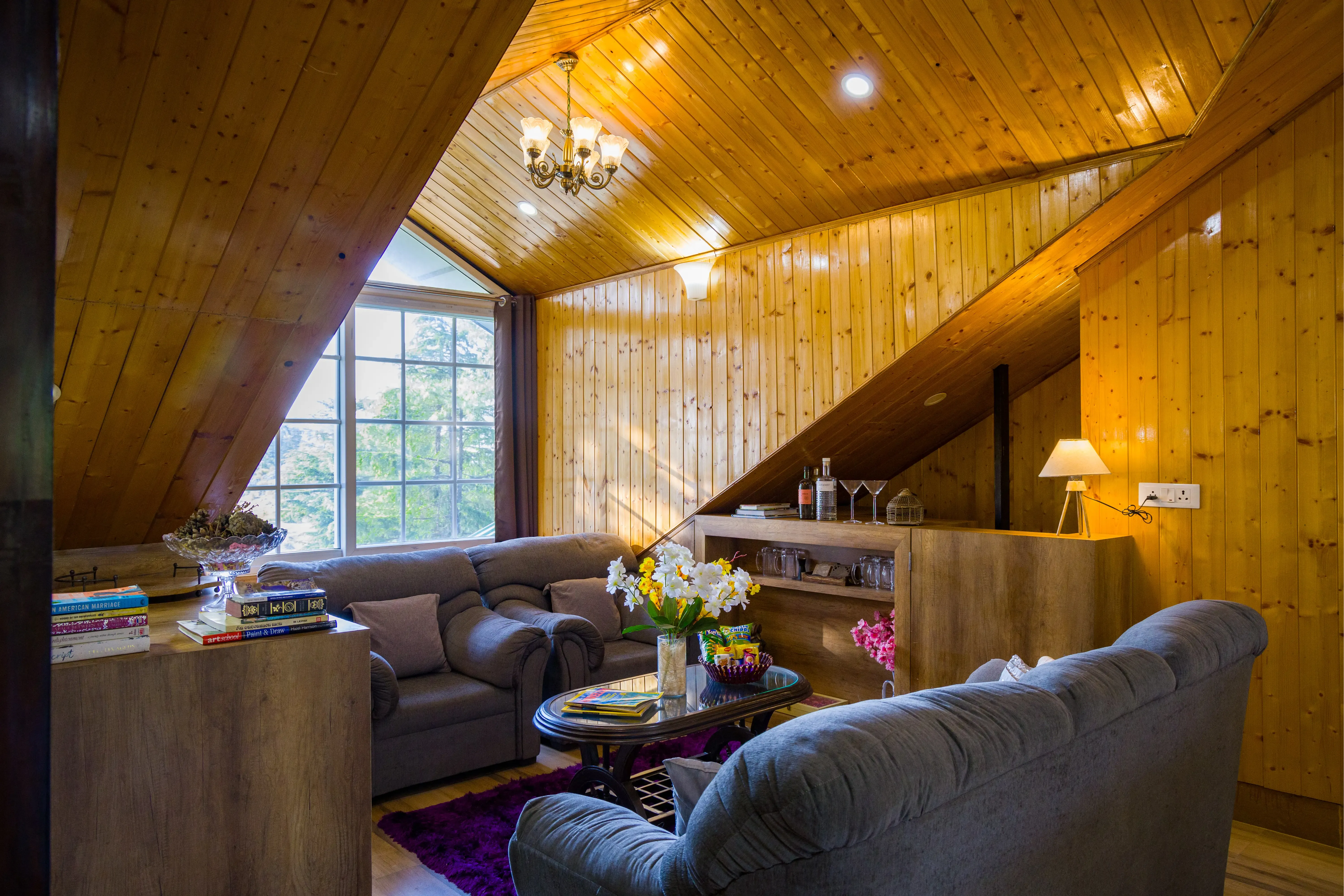 Hill Top Farmstead | Heritage 3-BHK English-Style Villa With Balcony, Gazebo & Stunning Hill Views — photo 11