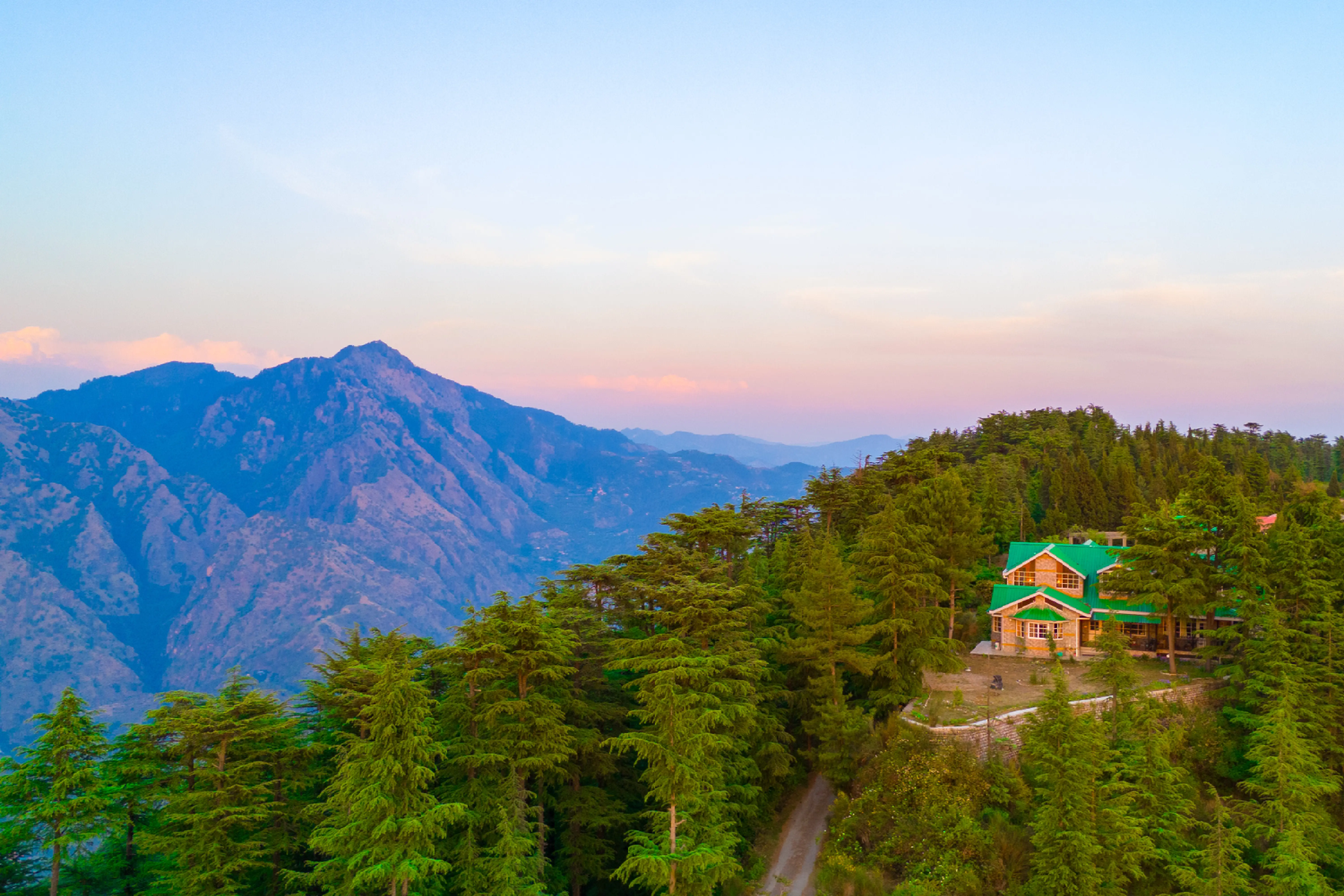 Hill Top Farmstead | Heritage 3-BHK English-Style Villa With Balcony, Gazebo & Stunning Hill Views — photo 10