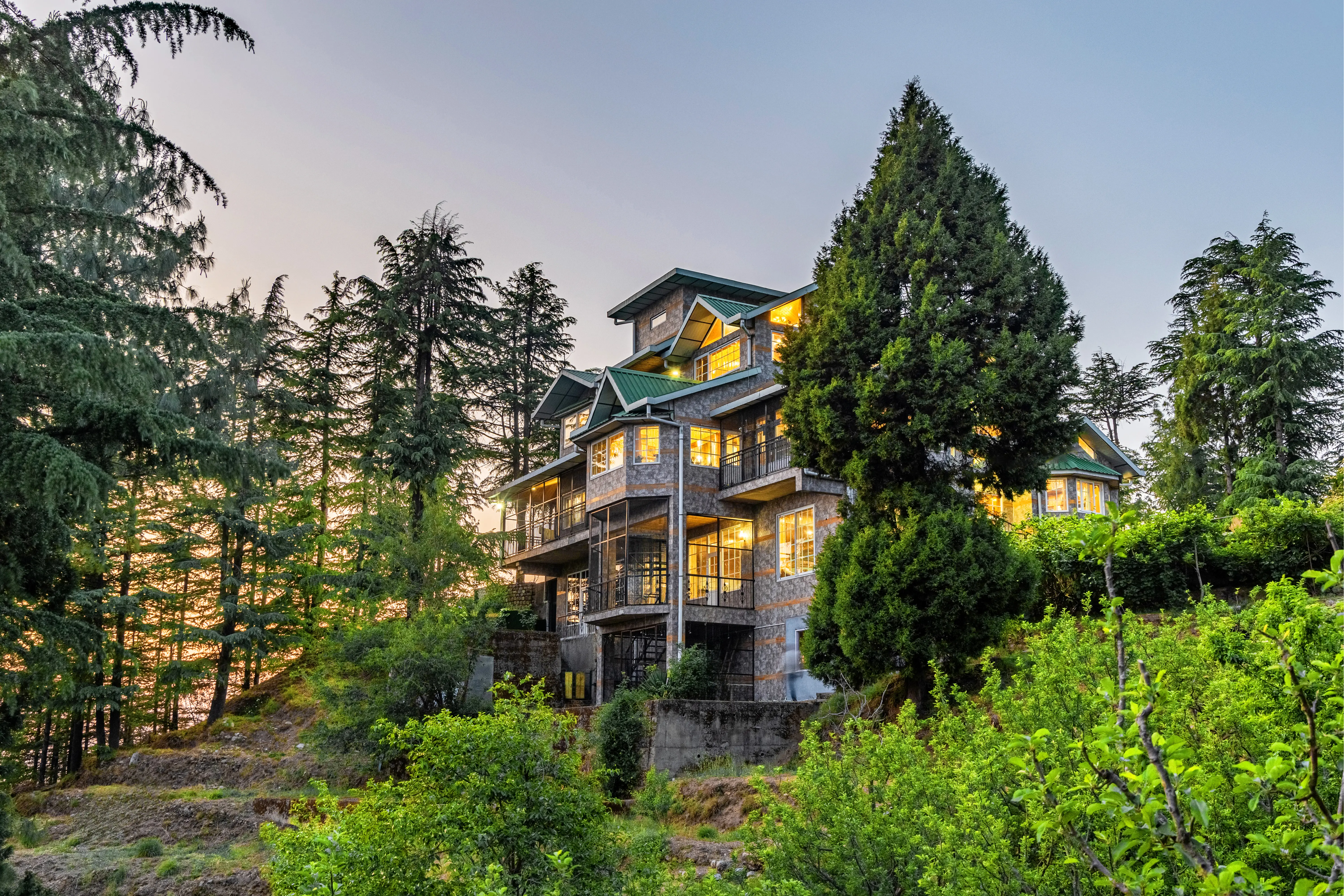 Hill Top Farmstead | Heritage 3-BHK English-Style Villa With Balcony, Gazebo & Stunning Hill Views
