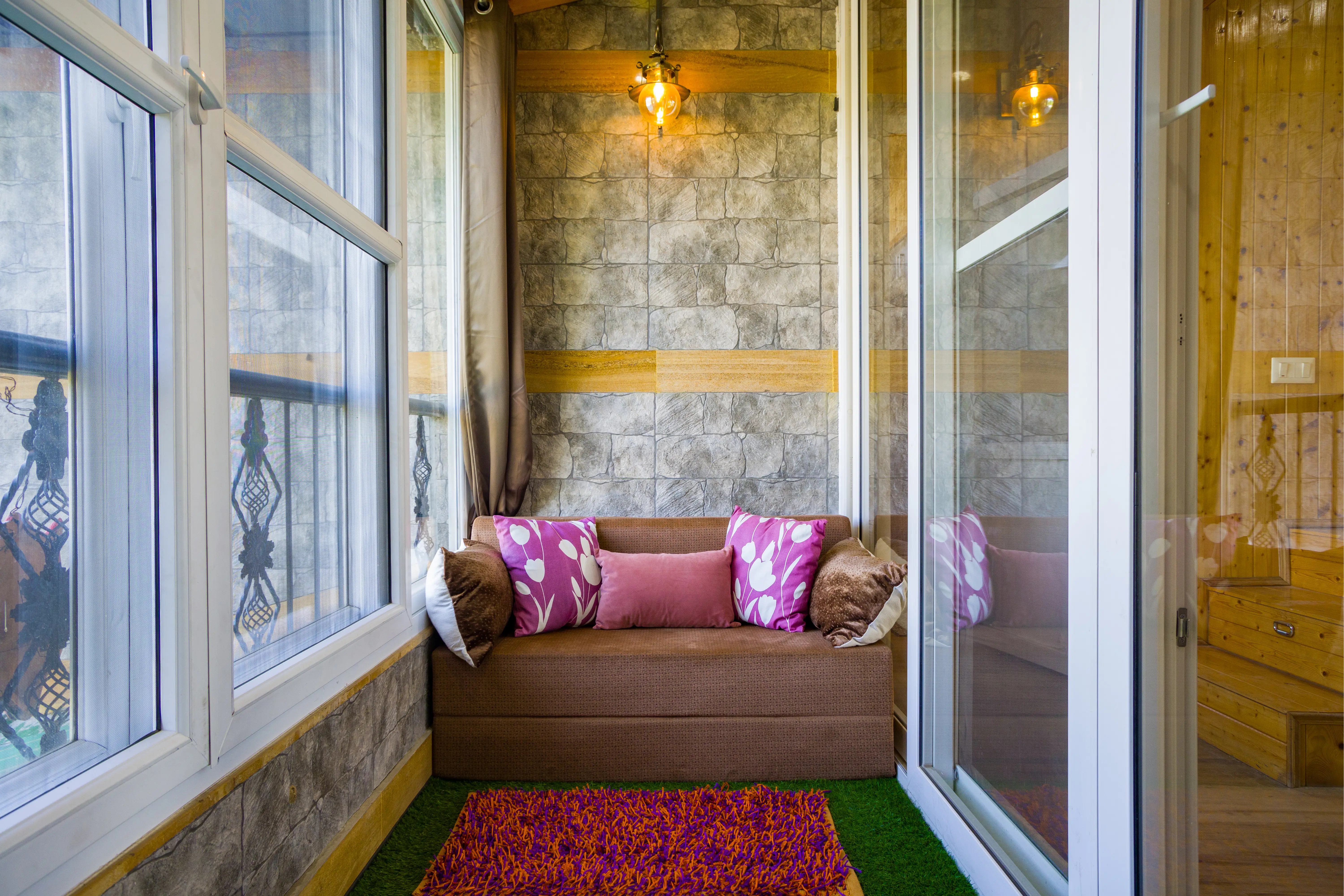 Hill Top Farmstead | Heritage 3-BHK English-Style Villa With Balcony, Gazebo & Stunning Hill Views — photo 14