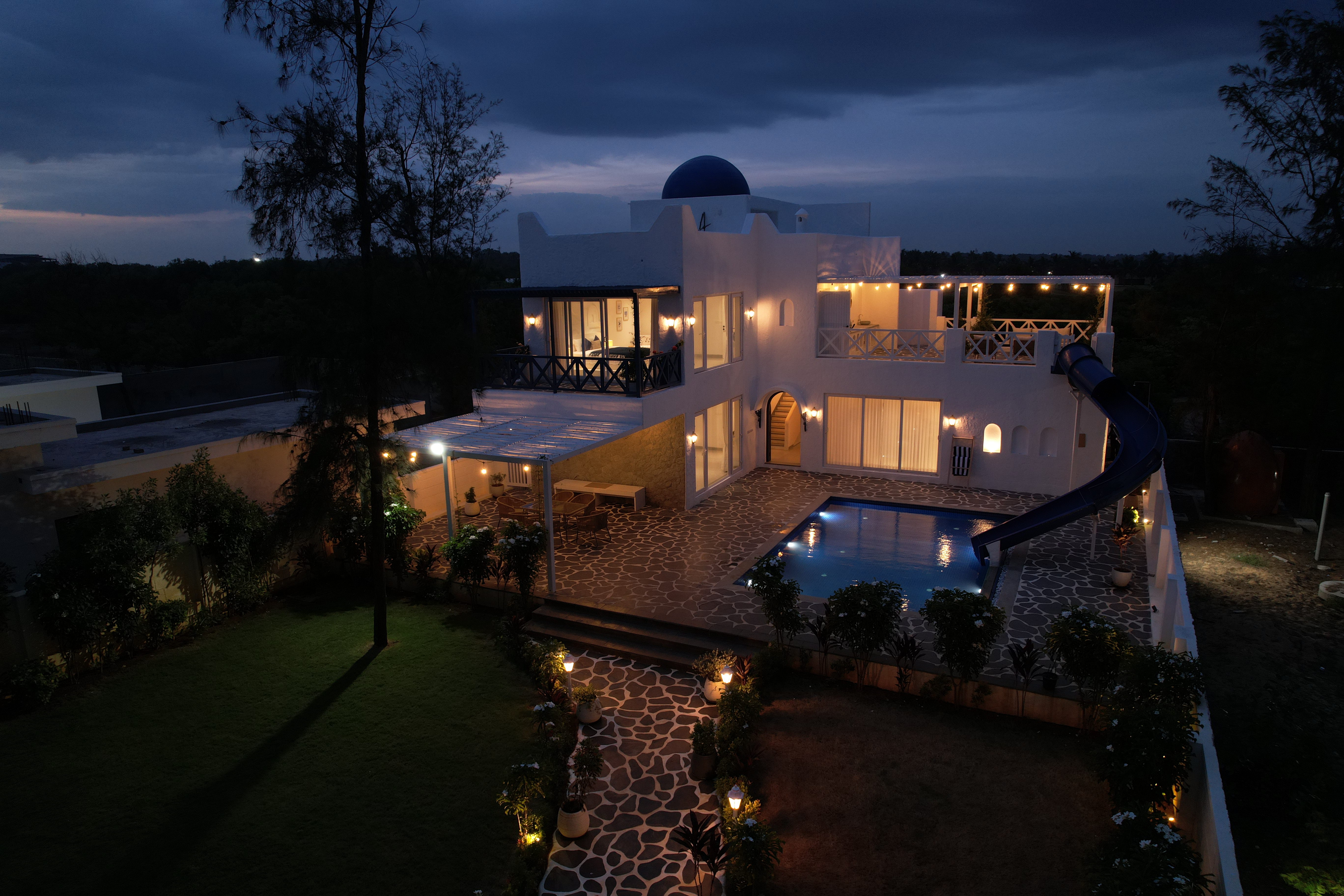 Casa Santorini | French-Style 2-BHK Villa with Private Swimming Pool, Water Slide, Garden, Open Shower, Jacuzzi, Bathtub & Beach Views — photo 29