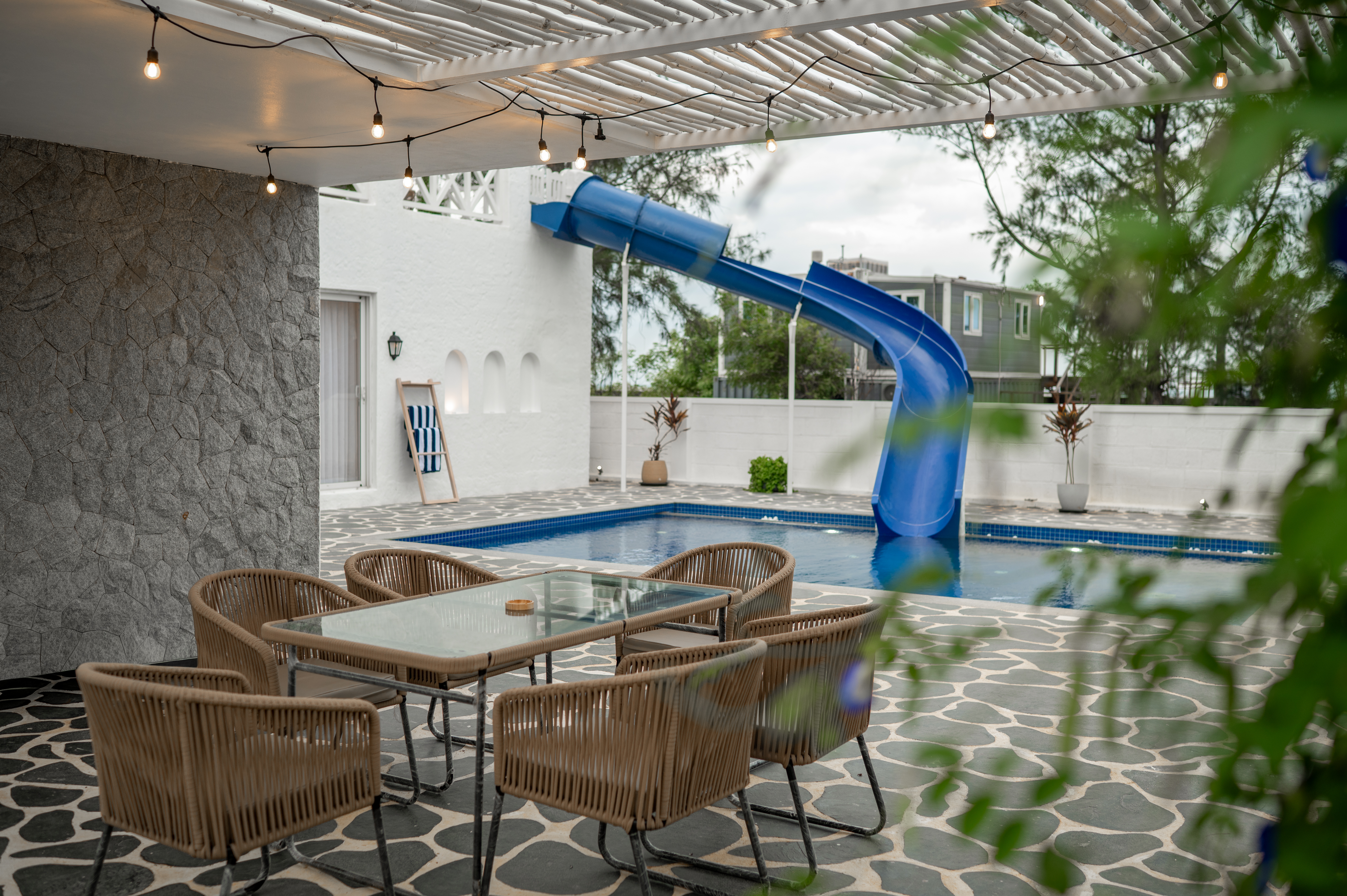Casa Santorini | French-Style 2-BHK Villa with Private Swimming Pool, Water Slide, Garden, Open Shower, Jacuzzi, Bathtub & Beach Views — photo 25