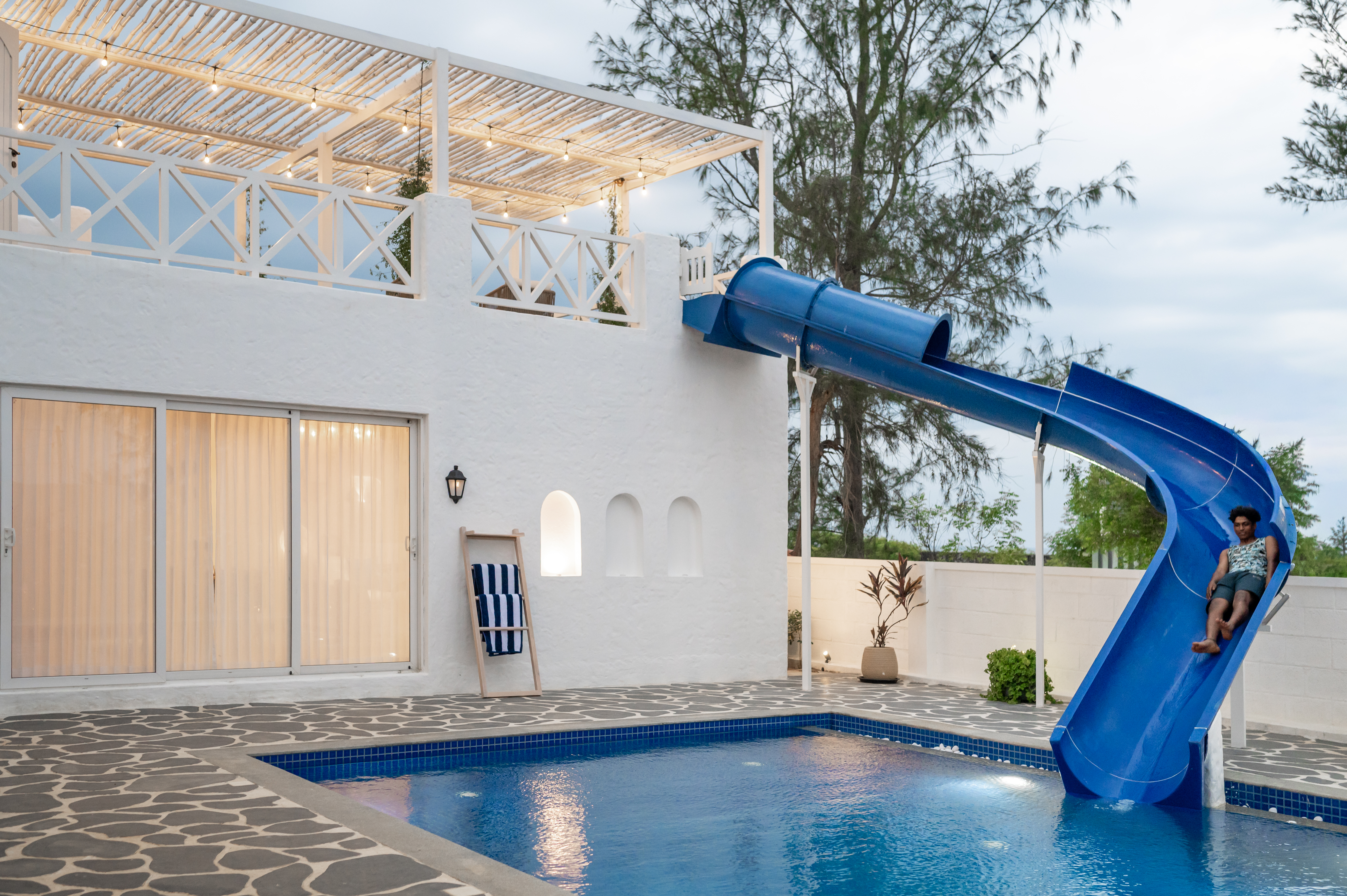 Casa Santorini | French-Style 2-BHK Villa with Private Swimming Pool, Water Slide, Garden, Open Shower, Jacuzzi, Bathtub & Beach Views — photo 24