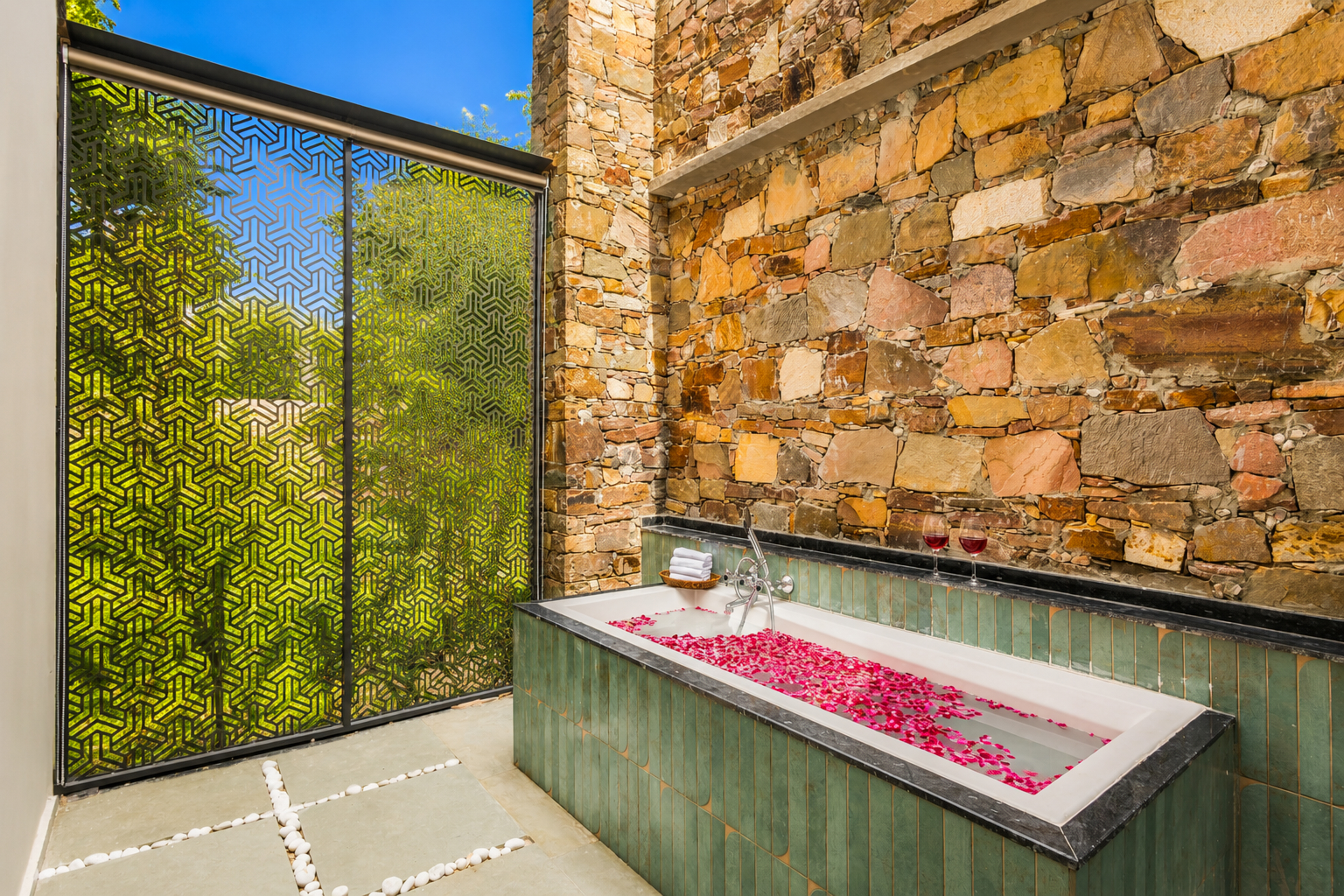 Hathnoda Bagh Lagoon | Cottage within a Mini Resort with Bathtub, Shared Pool, Restaurant, Sit Out & Garden — photo 11