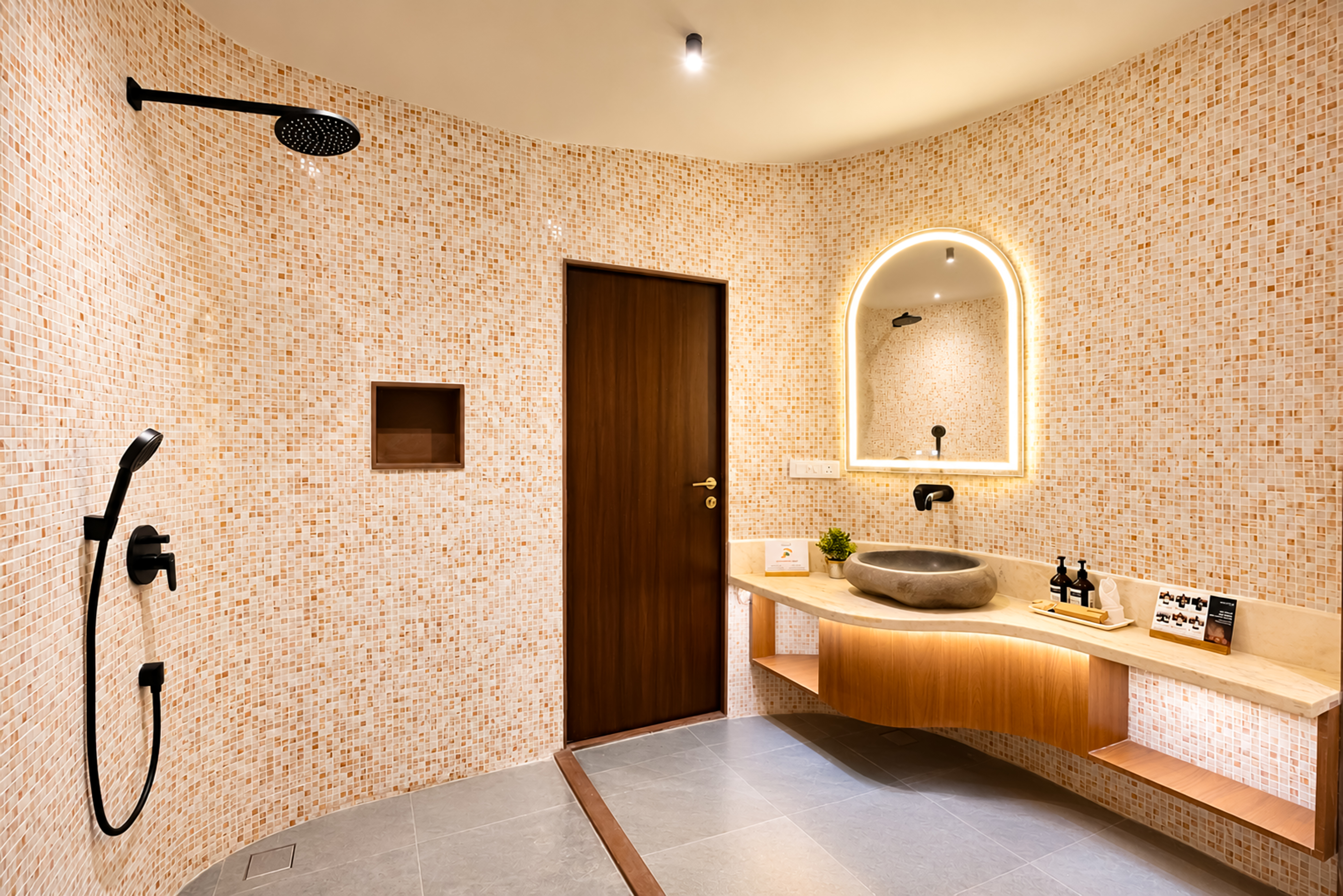 Raj Villas Alvora | Pet-Friendly 1-Room Hotel Suite with Aravalli Hill Views — photo 10