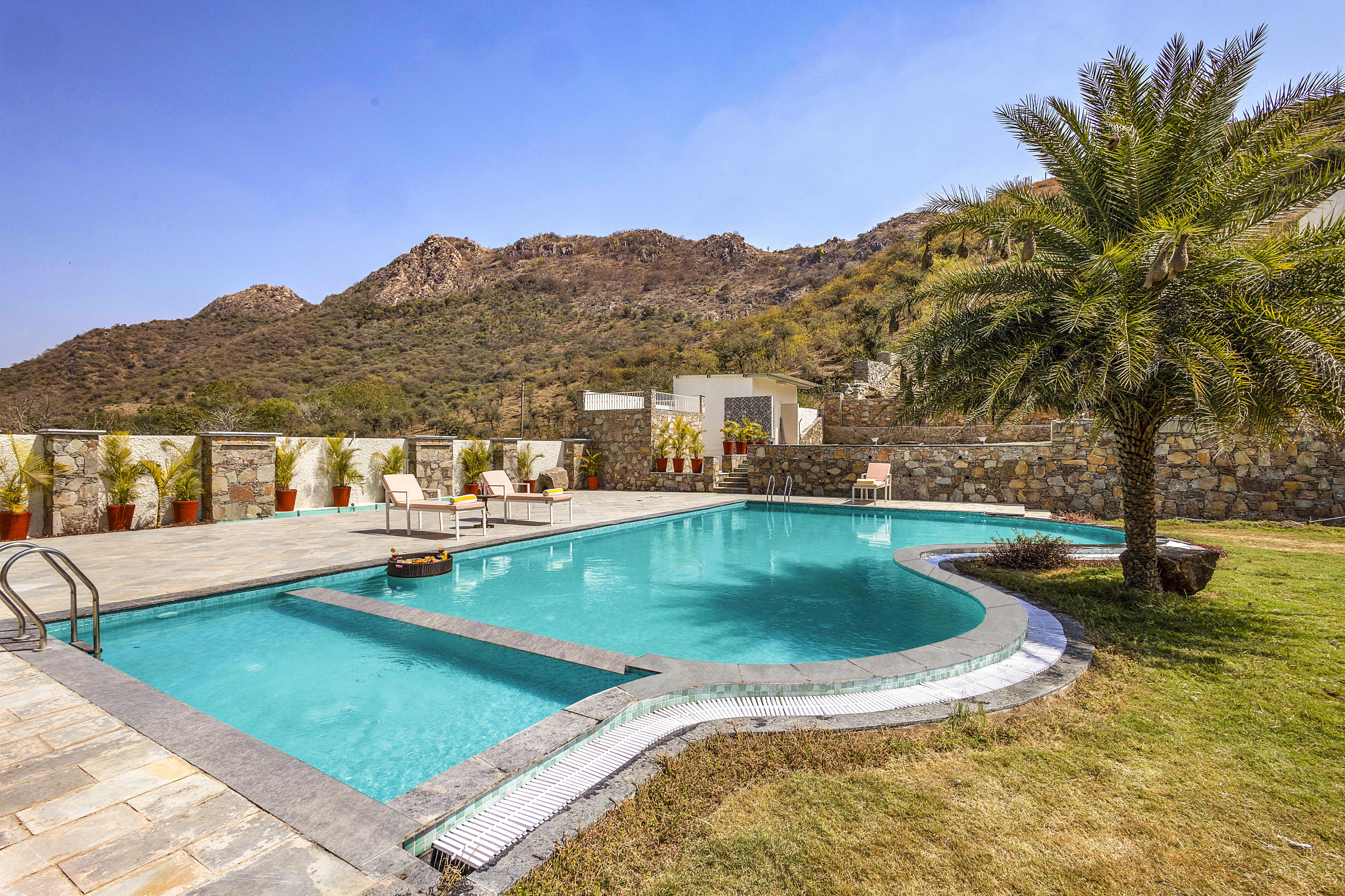 Mandovar Mountain Valley Retreat | 4 Room Pet-friendly Suite In a Private Estate with Shared Pool, Garden, Restaurant & Hill Views — photo 2