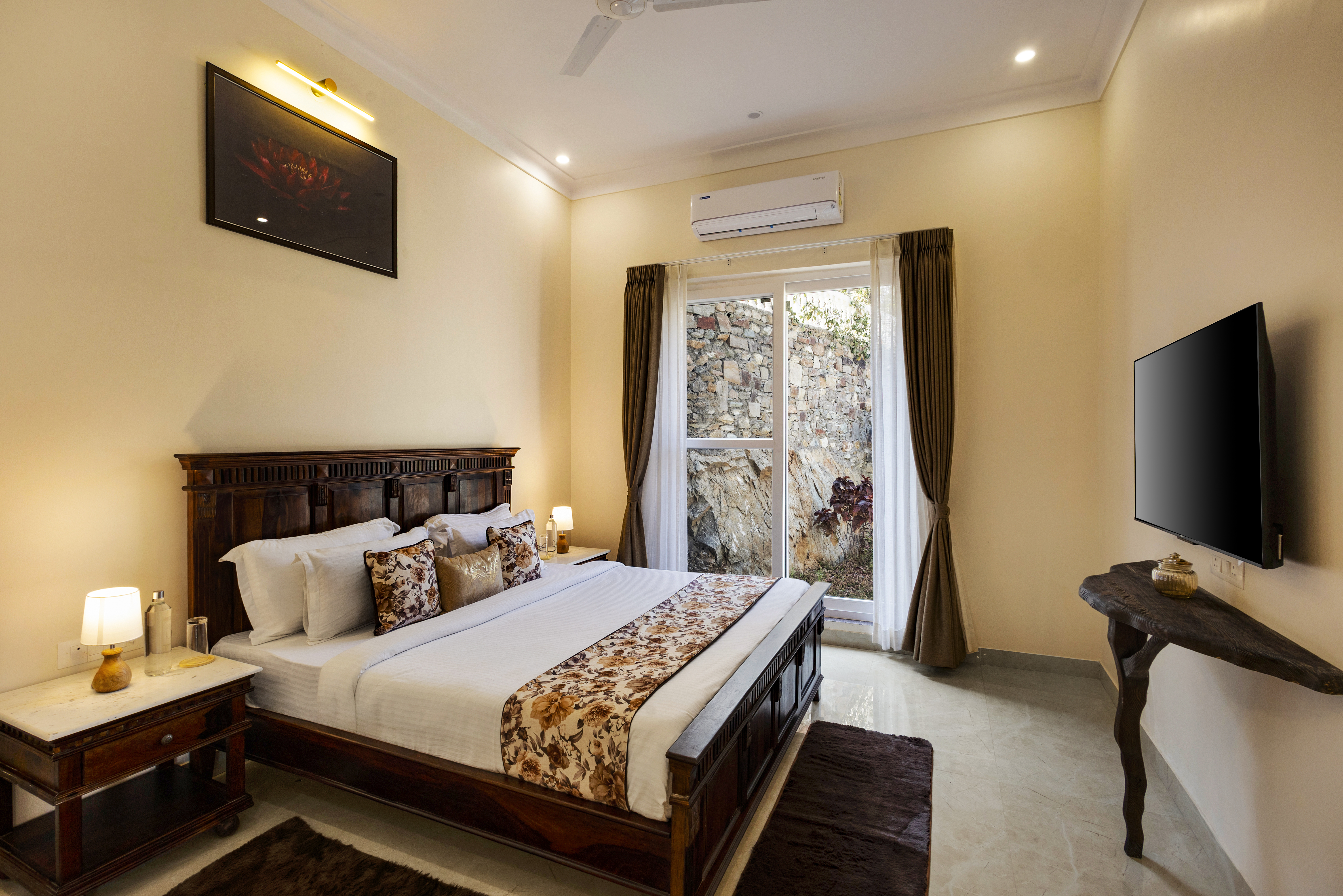 Mandovar Mountain Valley Retreat | 4 Room Pet-friendly Suite In a Private Estate with Shared Pool, Garden, Restaurant & Hill Views — photo 13