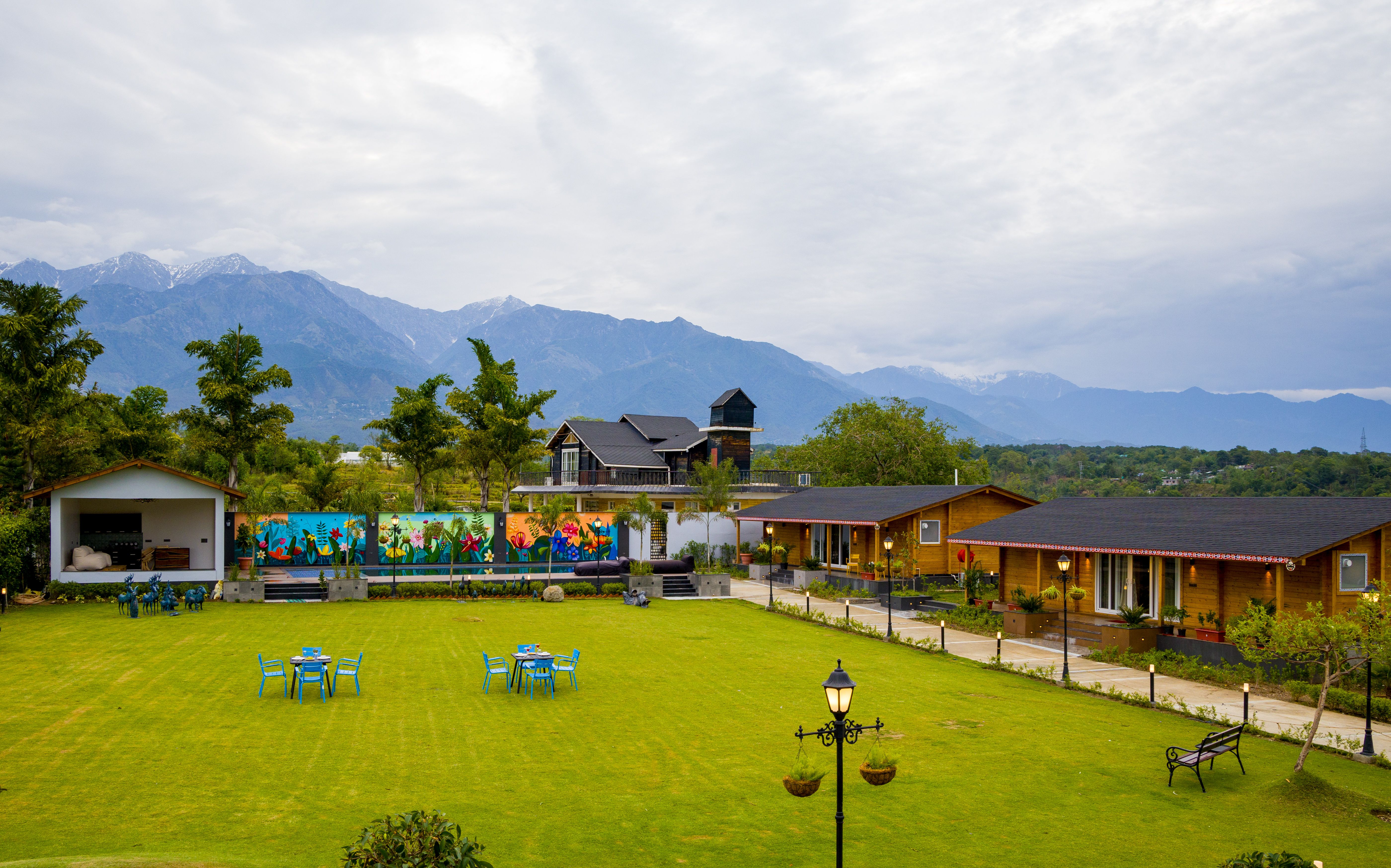 Esh Cottages Resort Moss | Hilltop 2-BHK Retreat with Open-air Jacuzzi, Shared Garden, Pool & Cosy Lounge