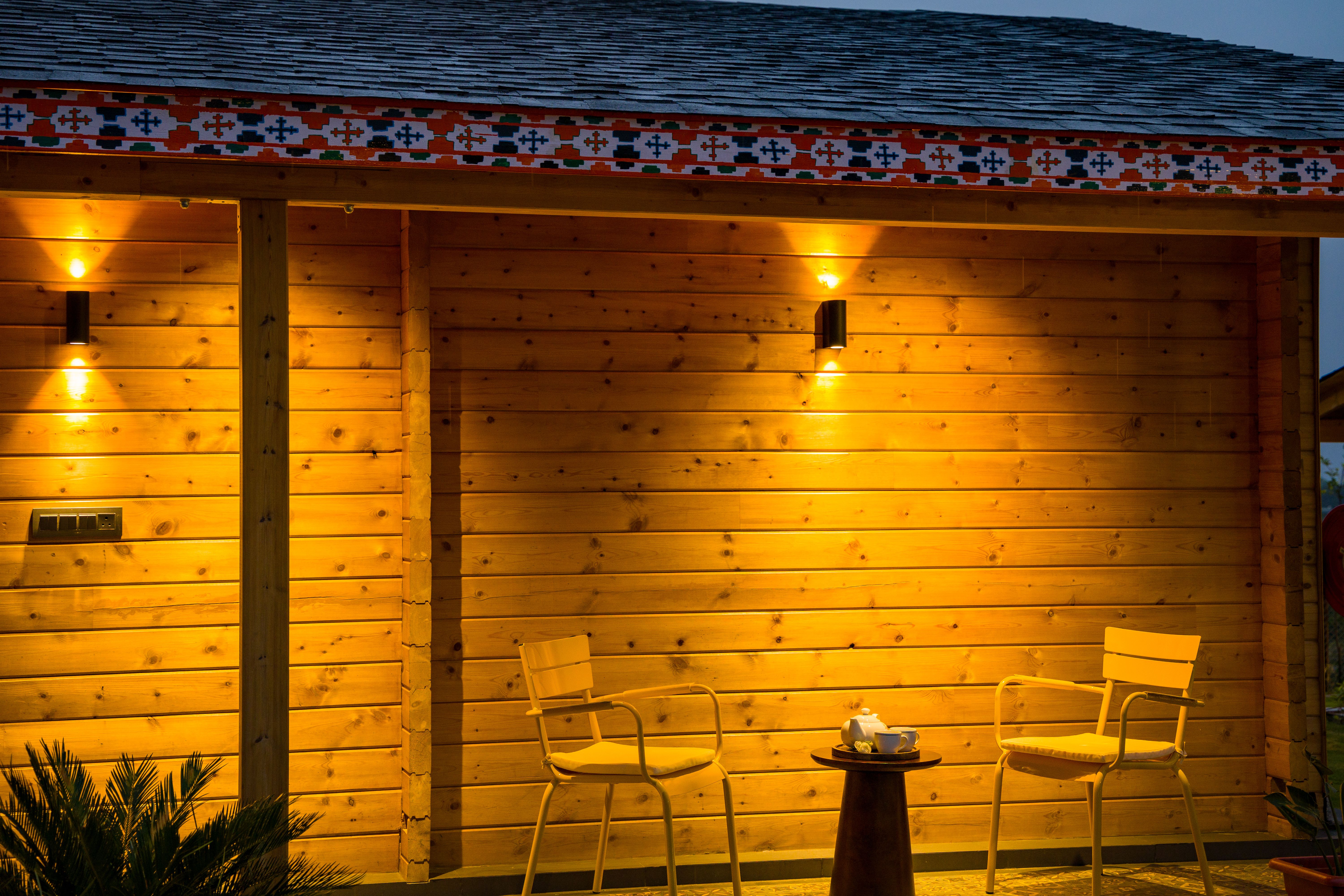 Esh Cottages Resort Moss | Hilltop 2-BHK Retreat with Open-air Jacuzzi, Shared Garden, Pool & Cosy Lounge — photo 9