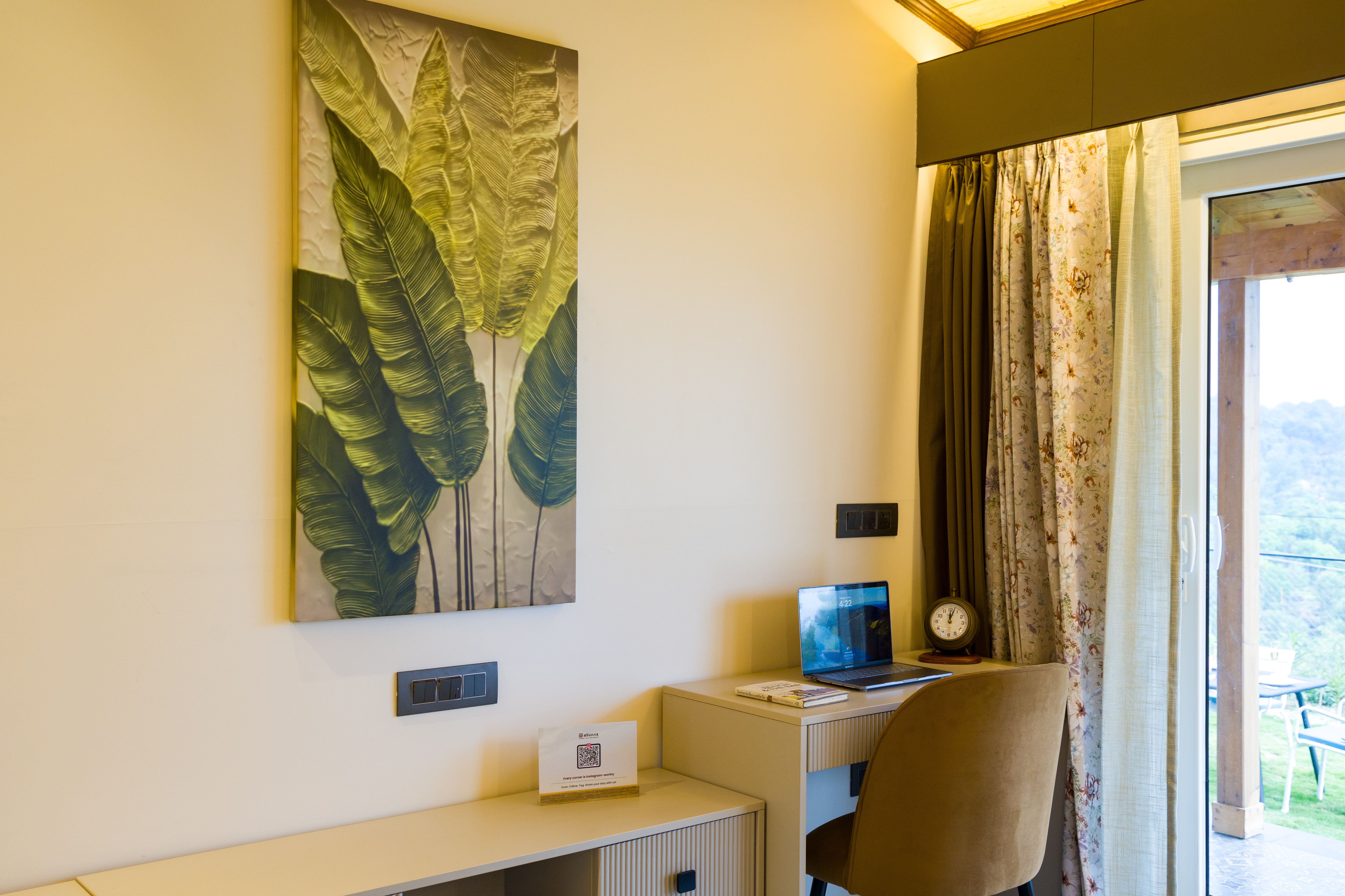 Esh Cottages Resort Moss | Hilltop 2-BHK Retreat with Open-air Jacuzzi, Shared Garden, Pool & Cosy Lounge — photo 19
