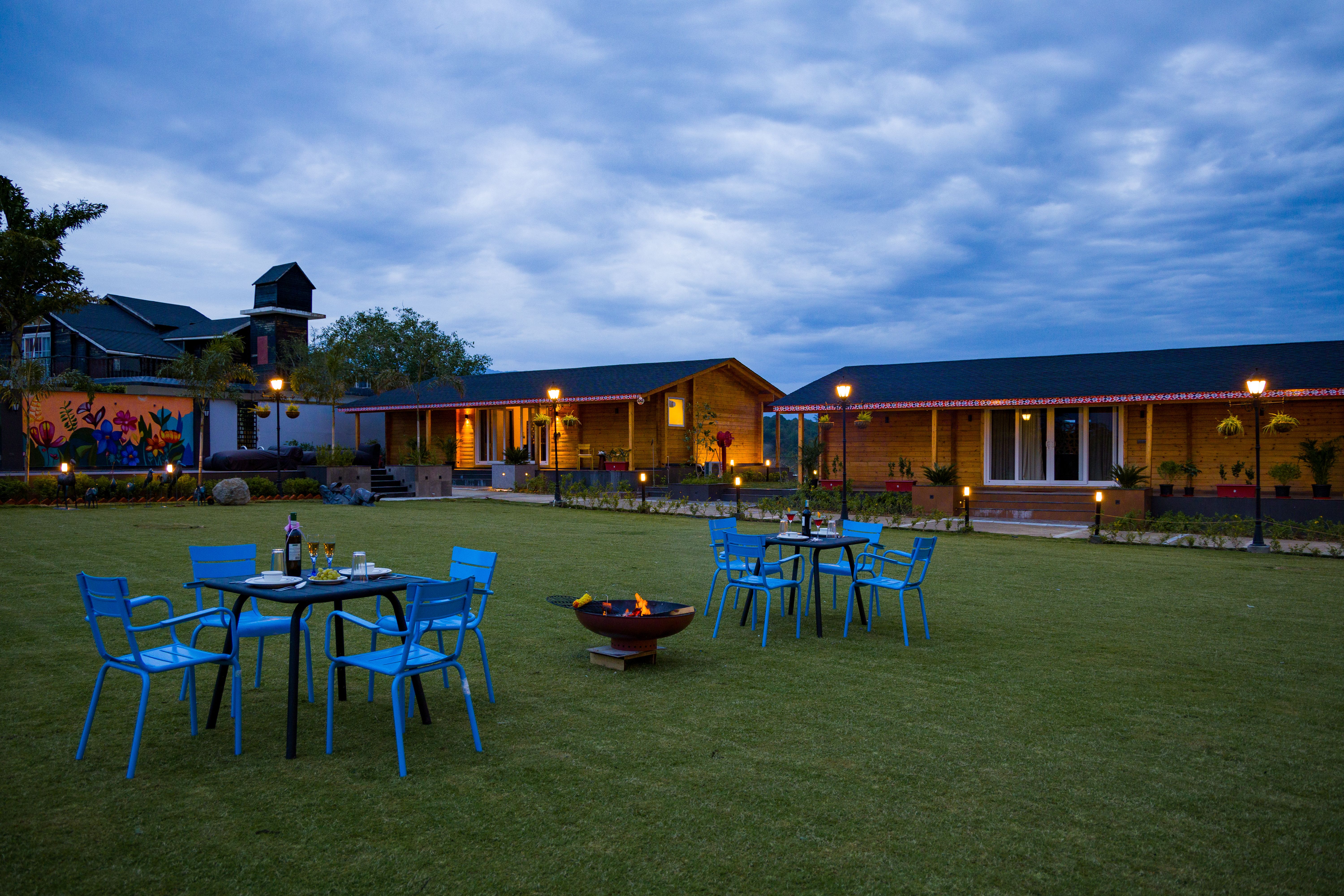 Esh Cottages Resort Moss | Hilltop 2-BHK Retreat with Open-air Jacuzzi, Shared Garden, Pool & Cosy Lounge — photo 25