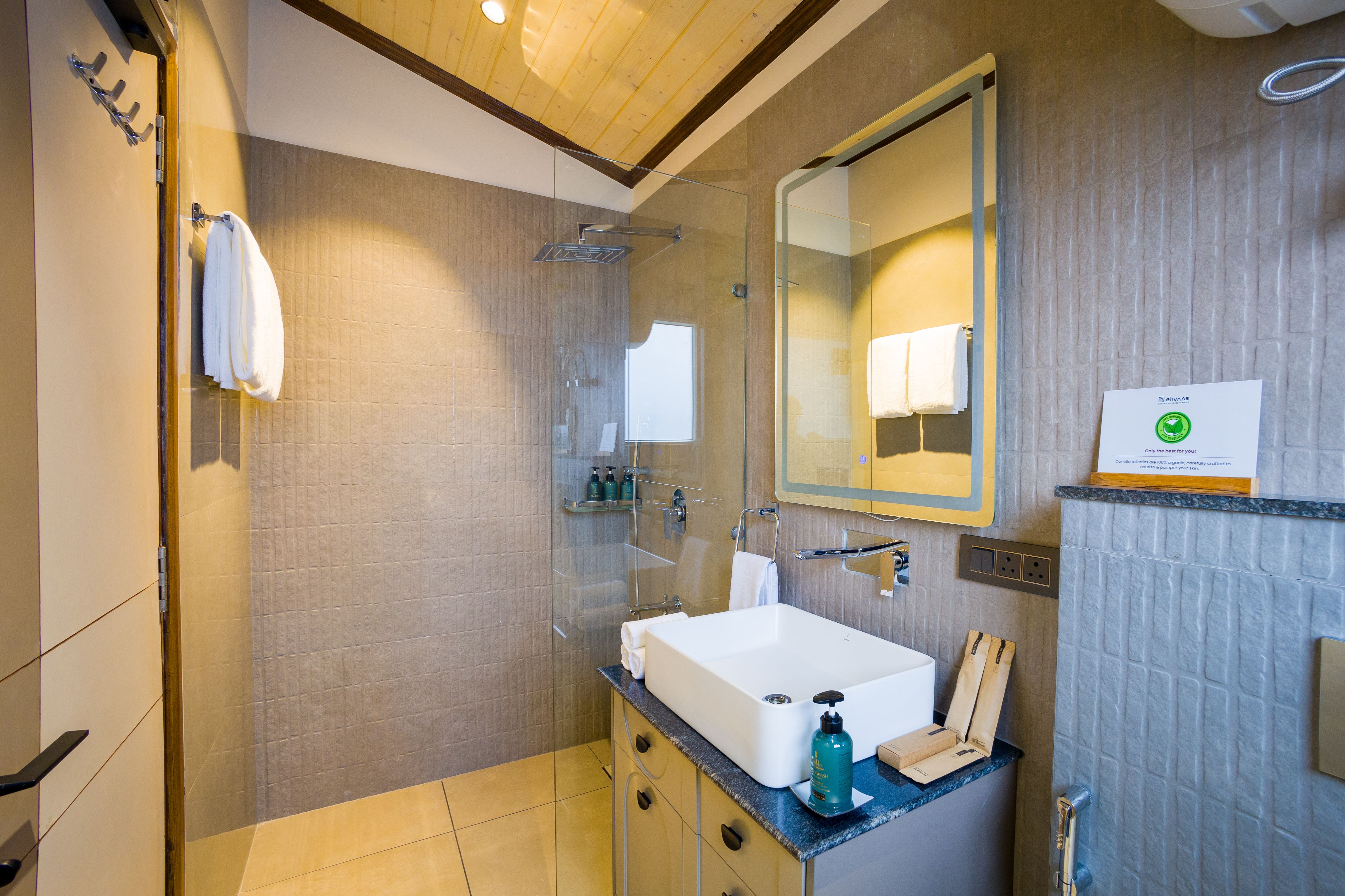 Esh Cottages Resort Moss | Hilltop 2-BHK Retreat with Open-air Jacuzzi, Shared Garden, Pool & Cosy Lounge — photo 16