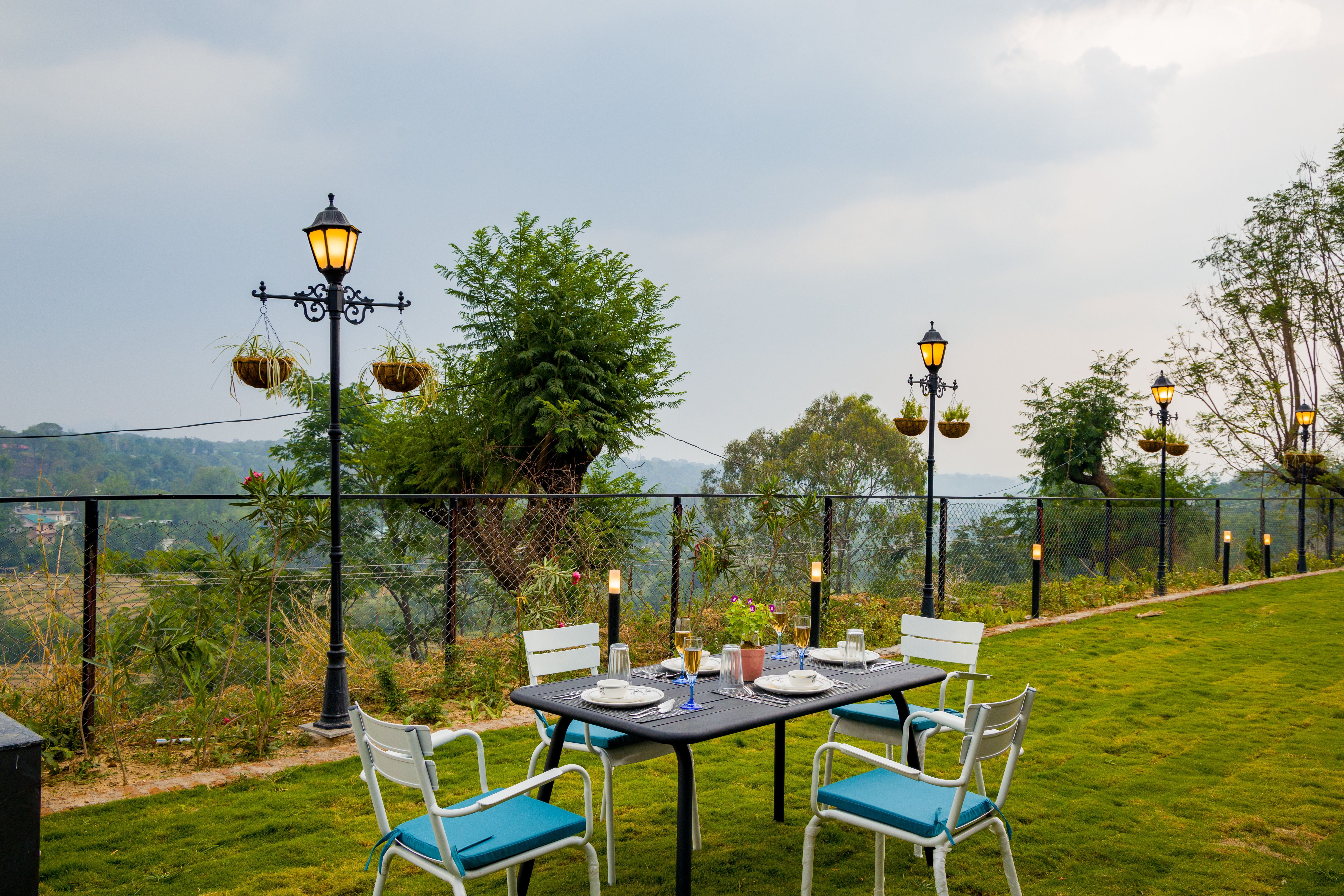 Esh Cottages Resort Moss | Hilltop 2-BHK Retreat with Open-air Jacuzzi, Shared Garden, Pool & Cosy Lounge — photo 7