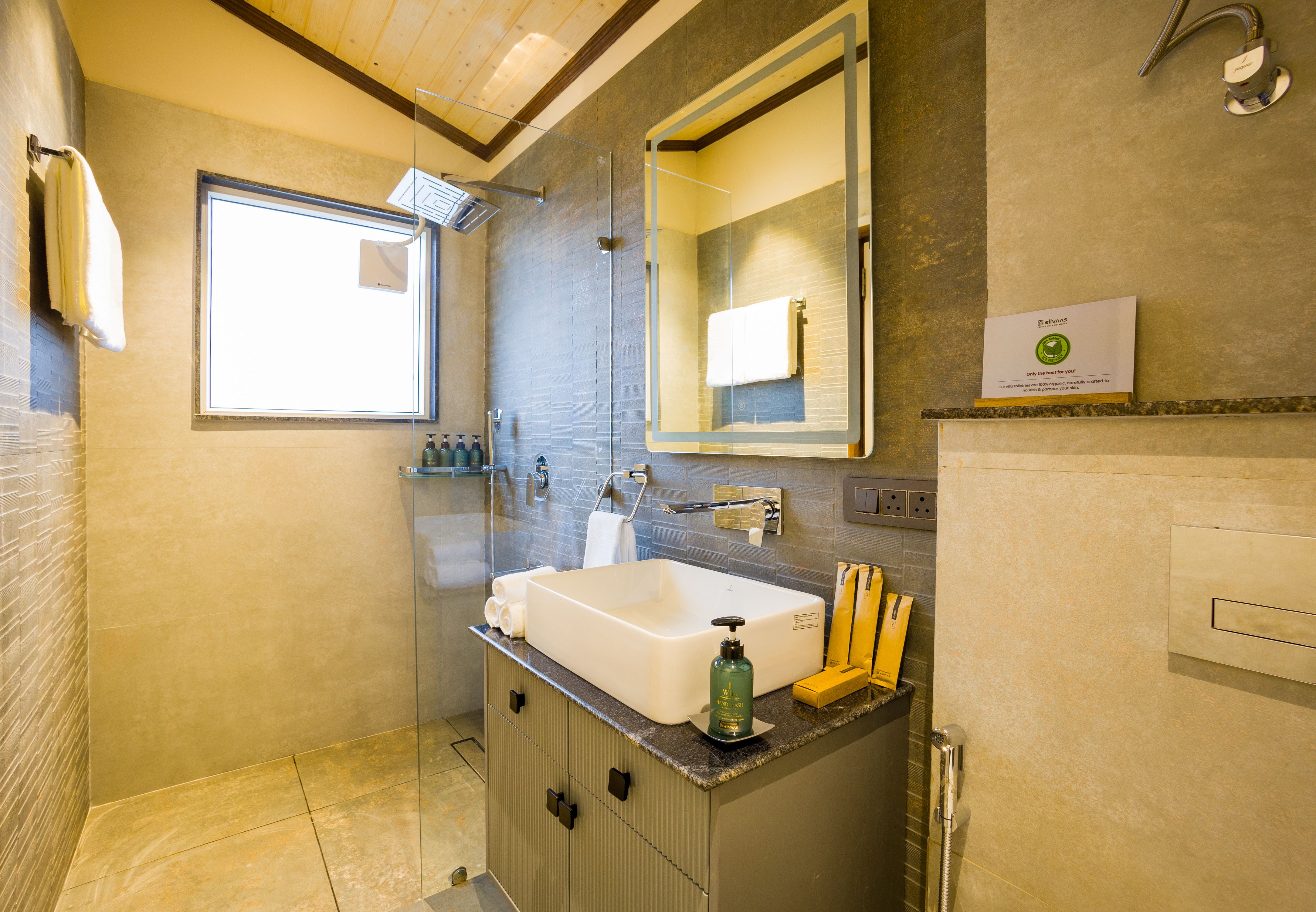 Esh Cottages Resort Moss | Hilltop 2-BHK Retreat with Open-air Jacuzzi, Shared Garden, Pool & Cosy Lounge — photo 20