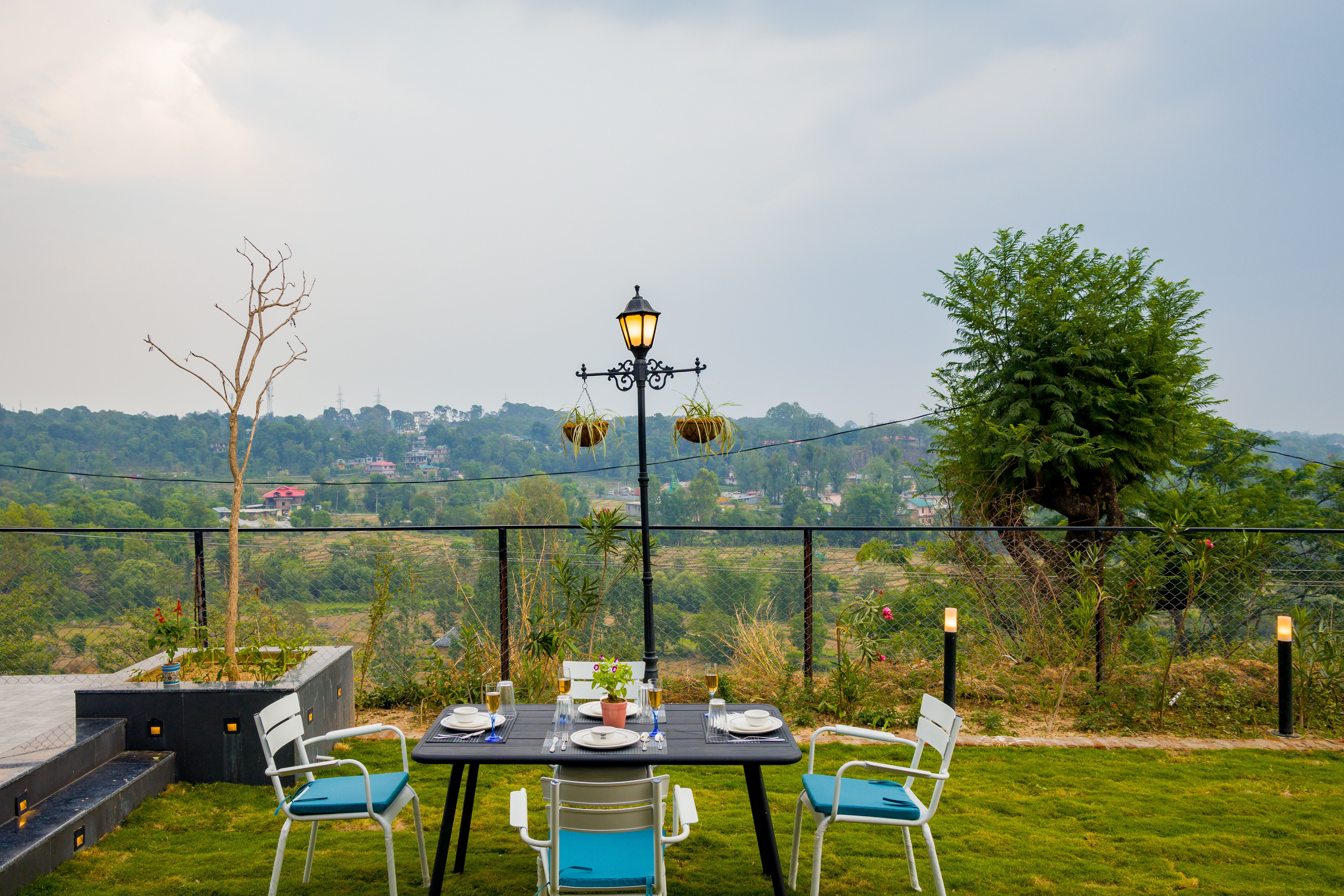 Esh Cottages Resort Moss | Hilltop 2-BHK Retreat with Open-air Jacuzzi, Shared Garden, Pool & Cosy Lounge — photo 22