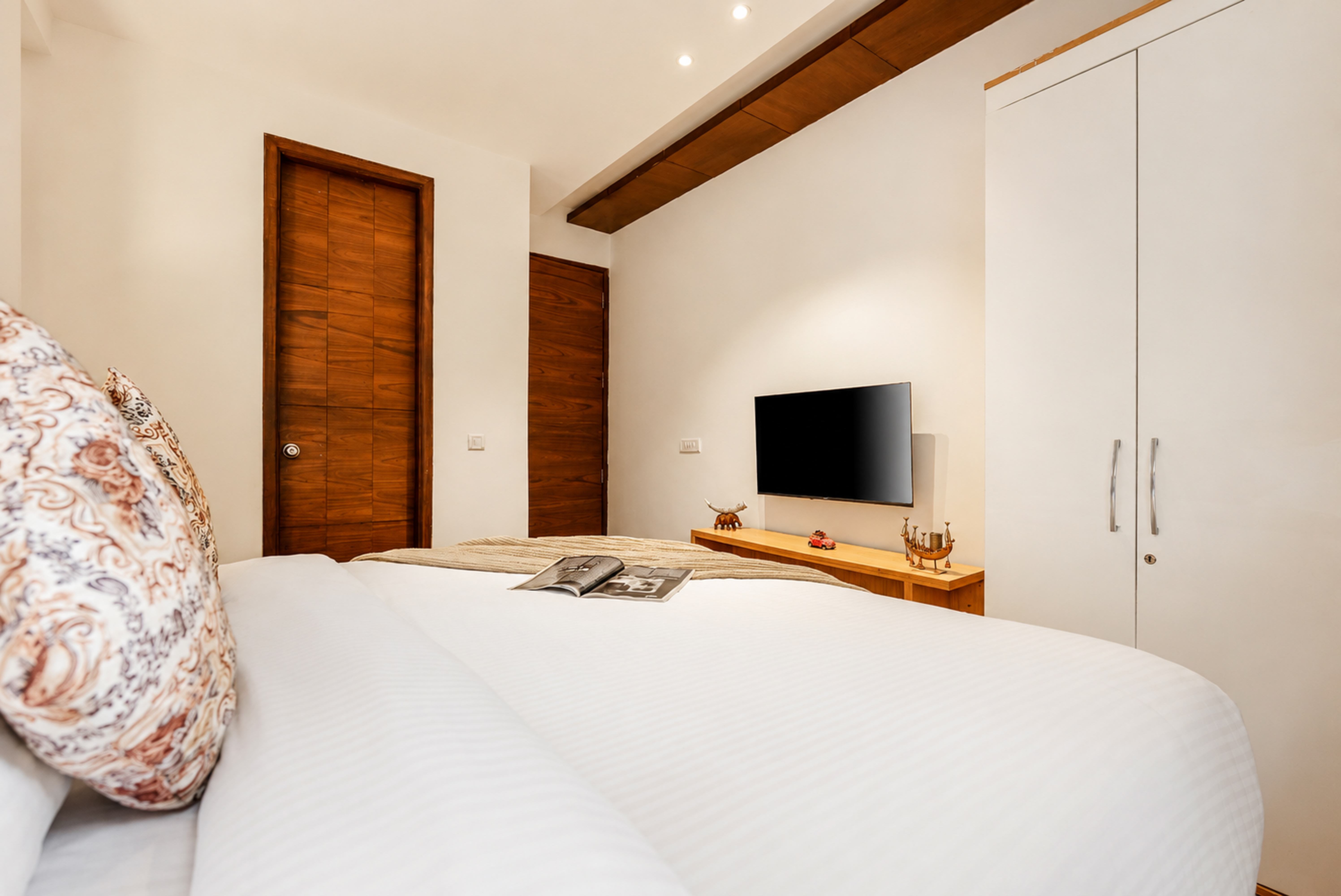 Spurce Holiday In Homestay | 2 BHK Pet-Friendly Valley-View Apartment with Lounge & Reception — photo 16