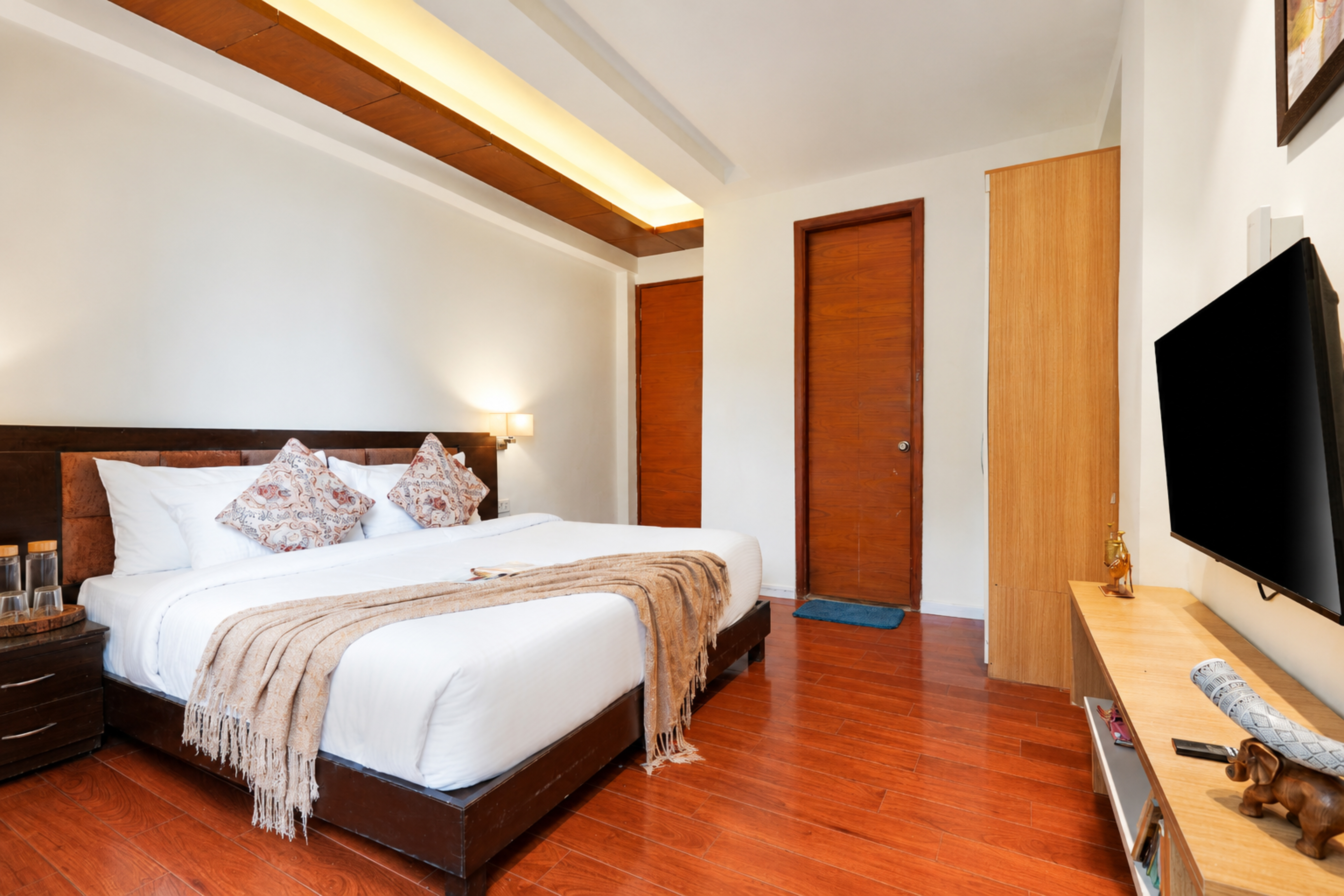 Spurce Holiday In Homestay | 2 BHK Pet-Friendly Valley-View Apartment with Lounge & Reception — photo 11