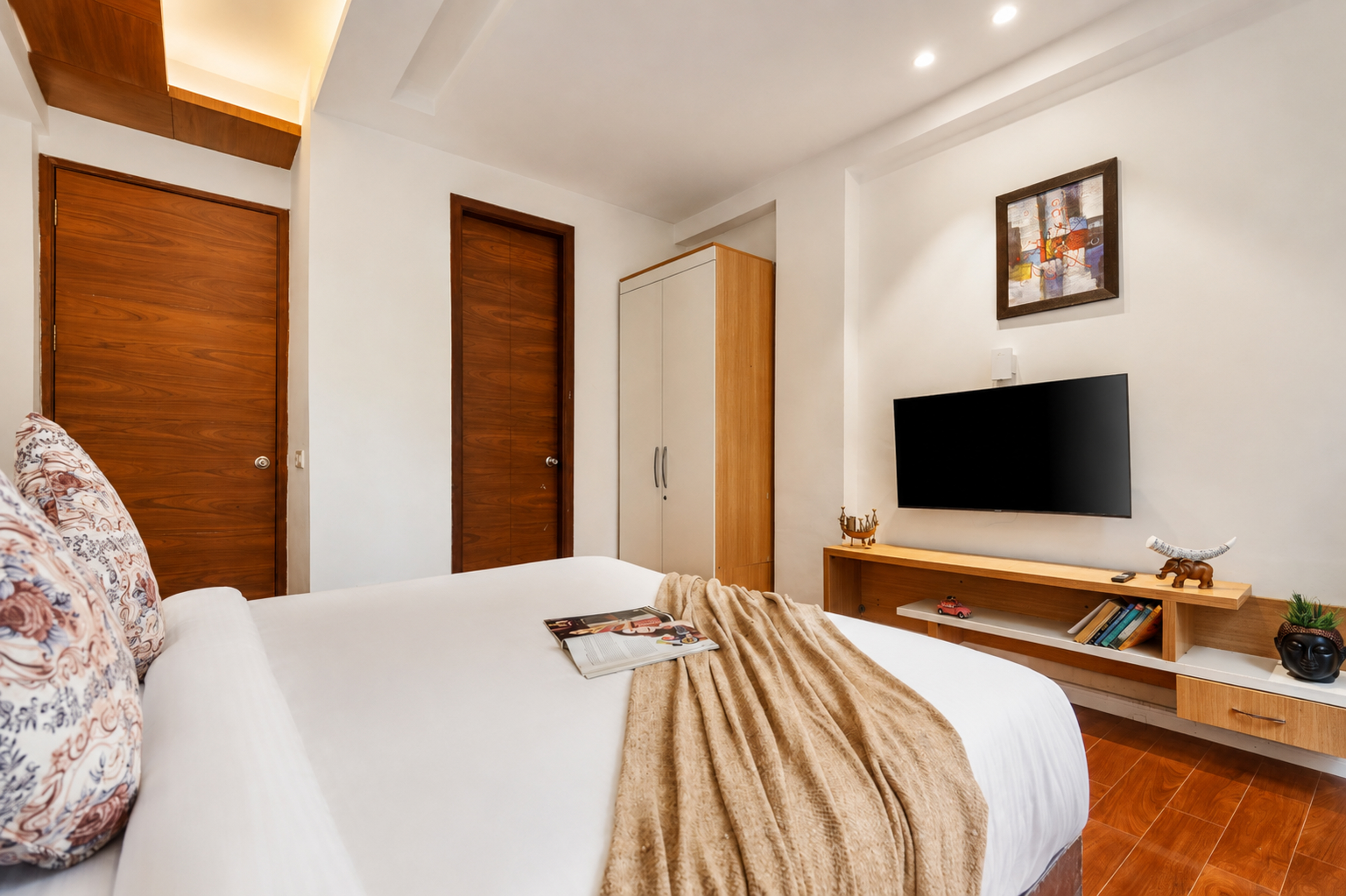 Spurce Holiday In Homestay | 2 BHK Pet-Friendly Valley-View Apartment with Lounge & Reception — photo 12
