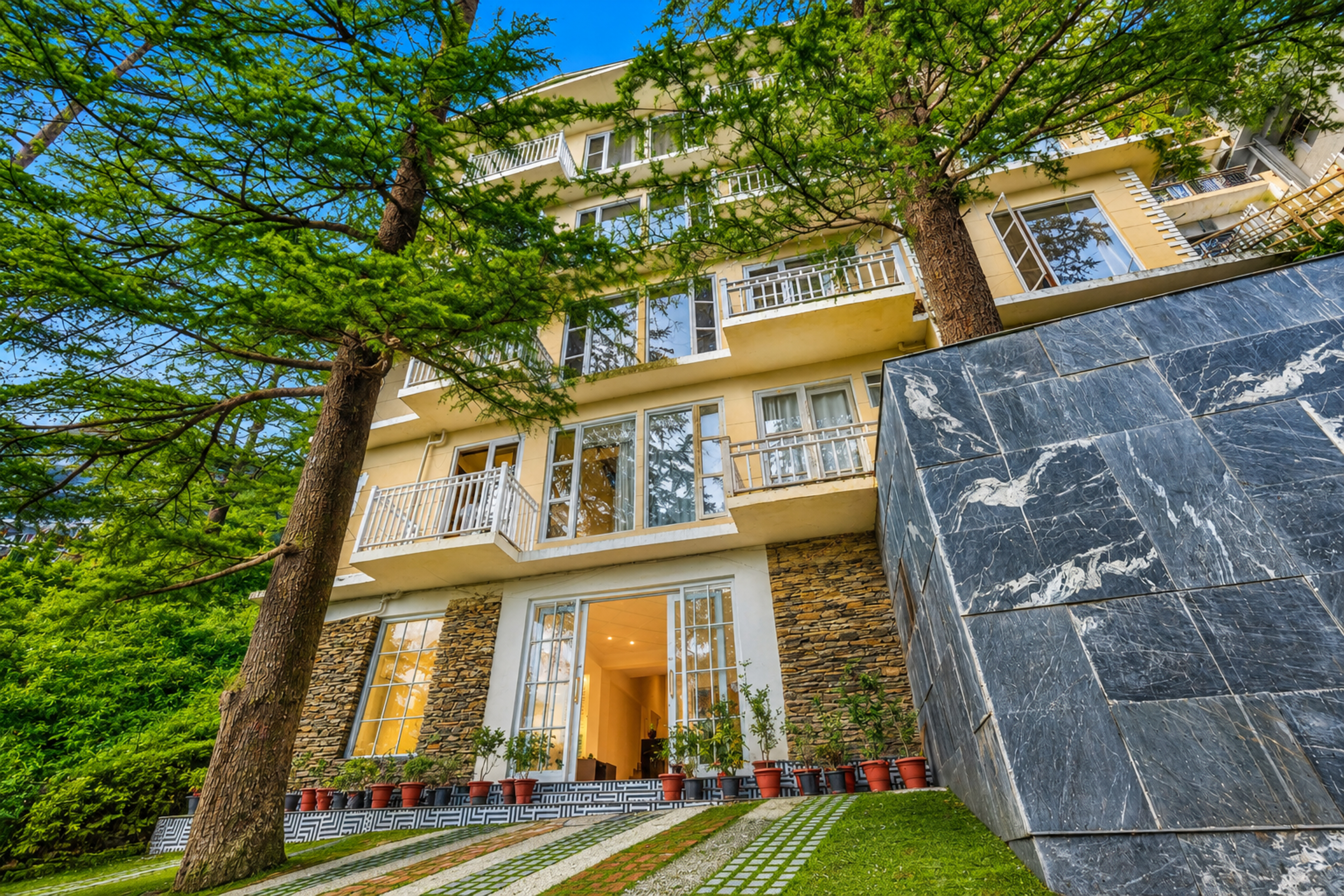 Spurce Holiday In Homestay | 2 BHK Pet-Friendly Valley-View Apartment with Lounge & Reception — photo 3
