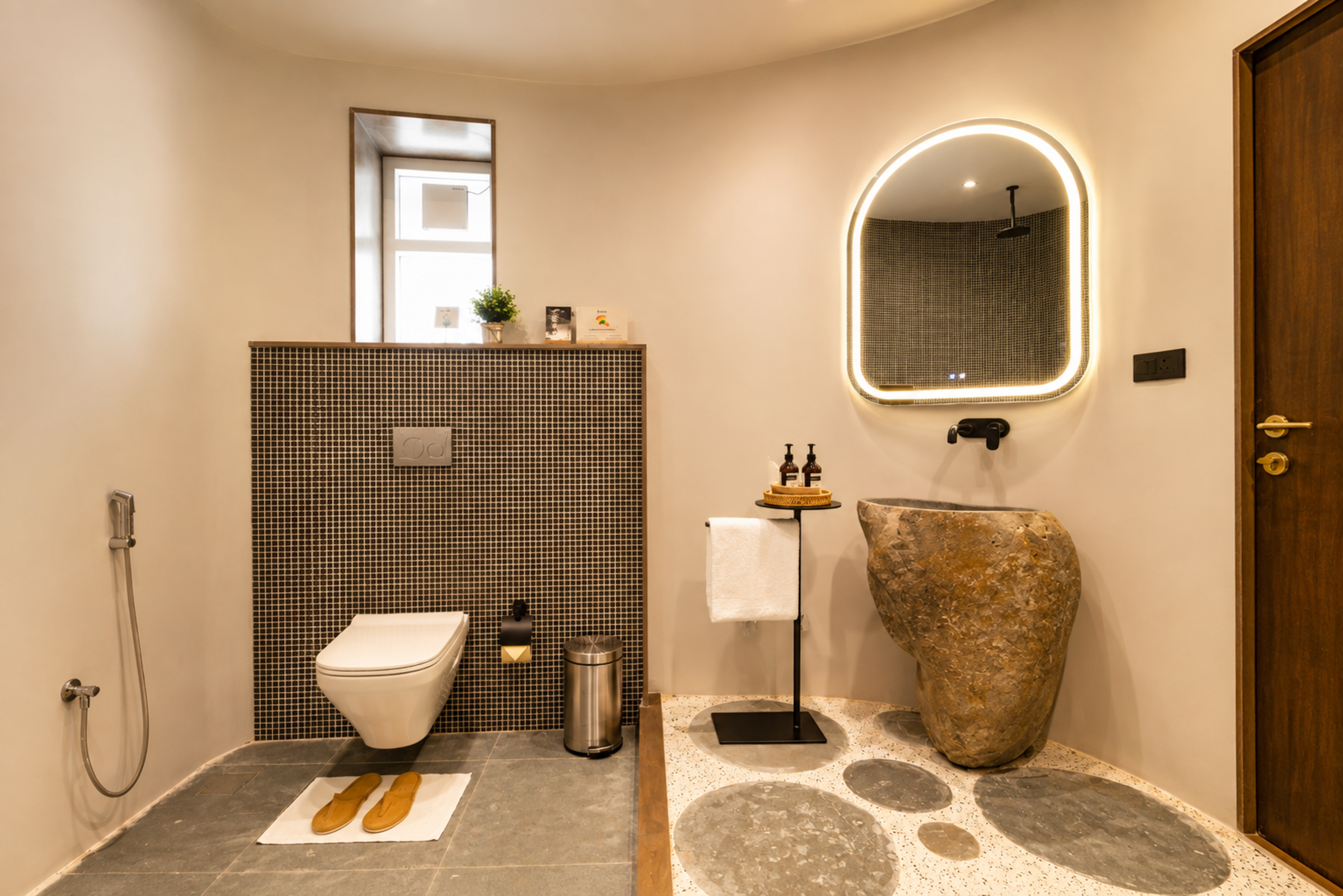 Raj Villas Astera | Pet-Friendly 1 room suite in a resort with pool and Aravalli Hills view — photo 9