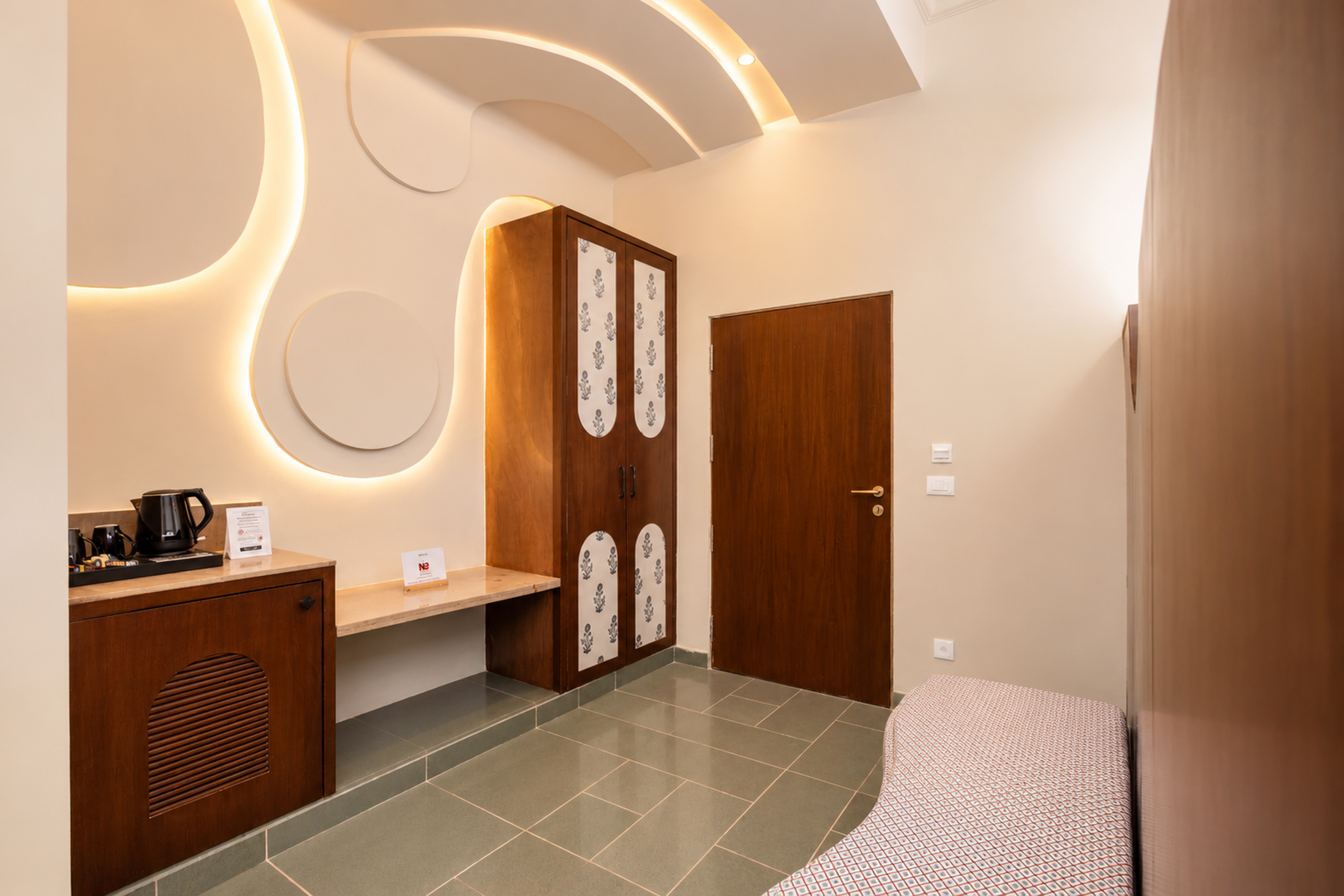 Raj Villas Astera | Pet-Friendly 1 room suite in a resort with pool and Aravalli Hills view — photo 17